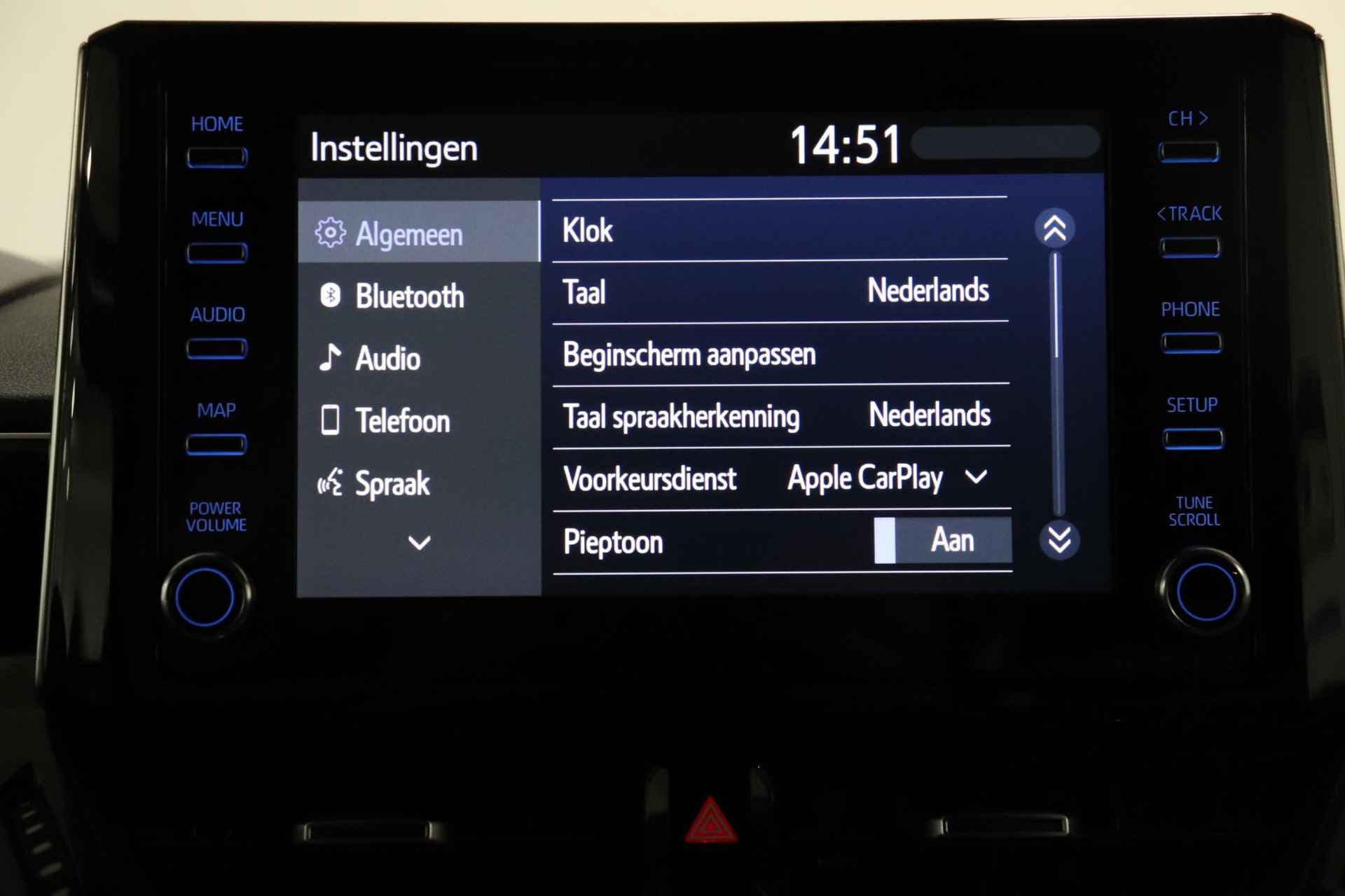 Toyota Corolla Touring Sports 1.8 Hybrid GR-Sport, Apple Carplay & Android Auto, Stoelverwarming, Draadloze telefoonlader, Parkeersensoren, Keyless entry! - 9/36