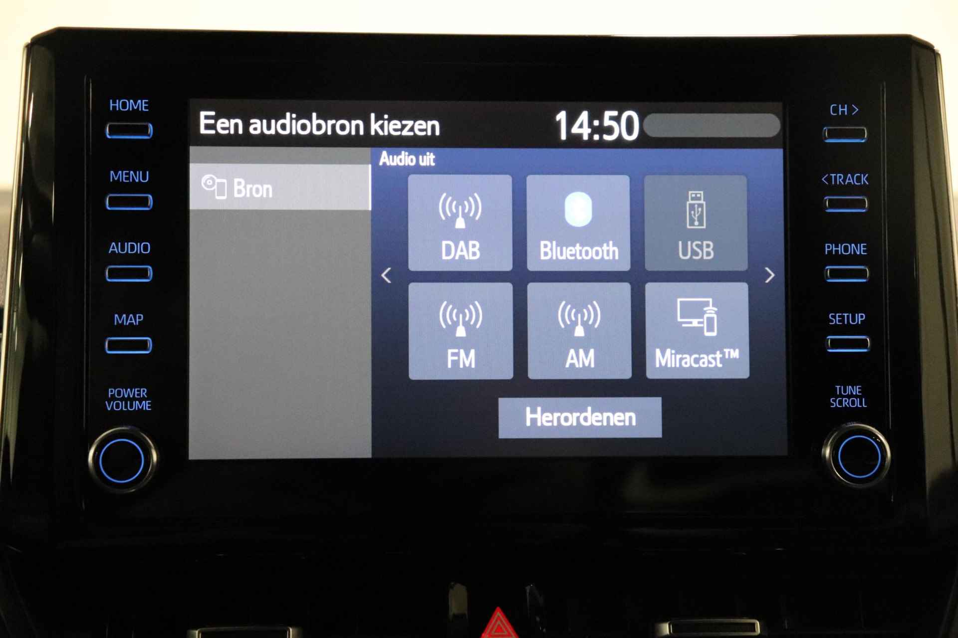 Toyota Corolla Touring Sports 1.8 Hybrid GR-Sport, Apple Carplay & Android Auto, Stoelverwarming, Draadloze telefoonlader, Parkeersensoren, Keyless entry! - 12/36