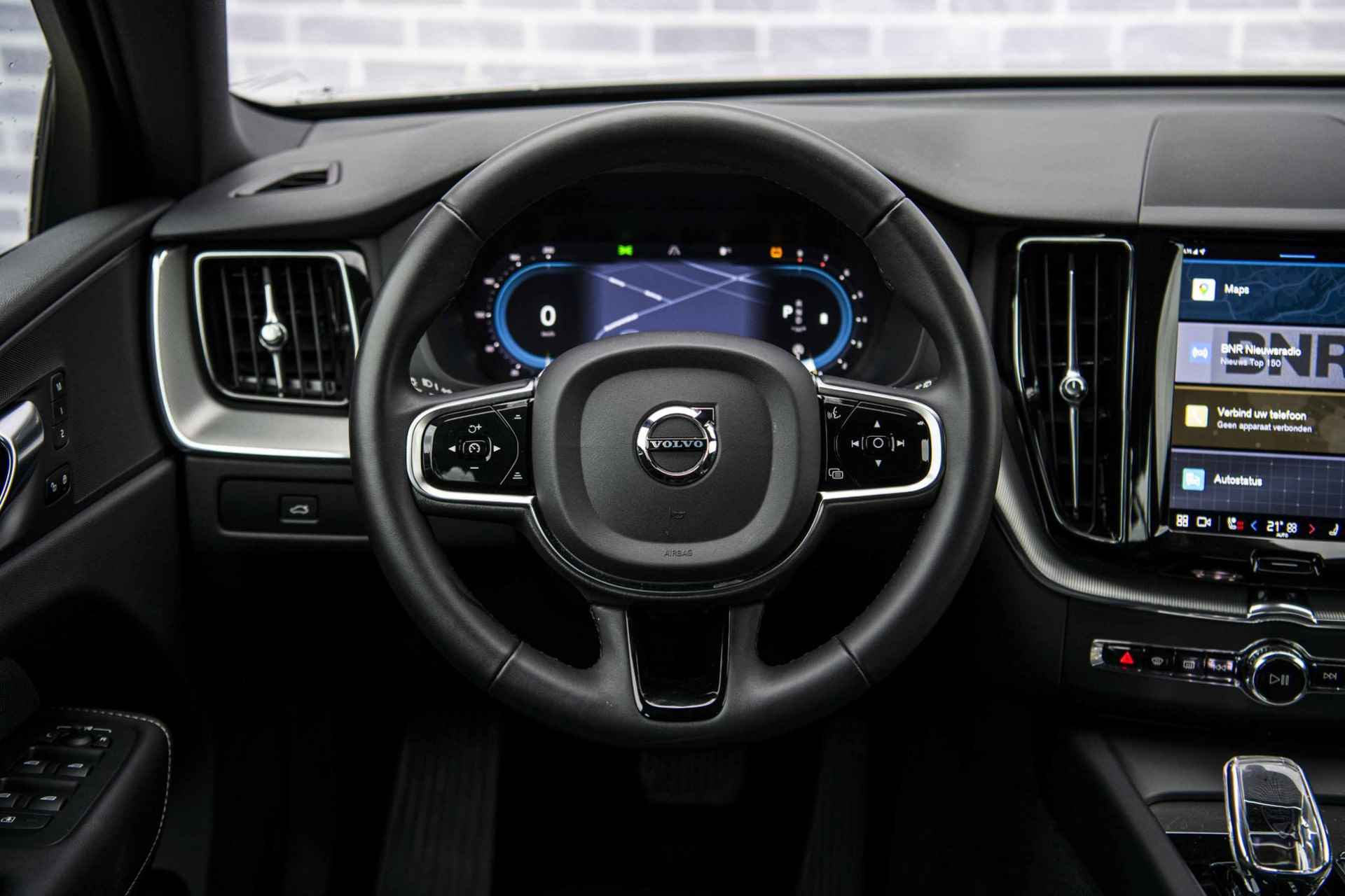 Volvo XC60 B5 Plus Dark | Stoel/stuur verwarming | Adaptieve cruise control | Dodehoekdetectie | Elektrisch verstelbare bestuurdersstoel | Sportstoelen | - 4/36