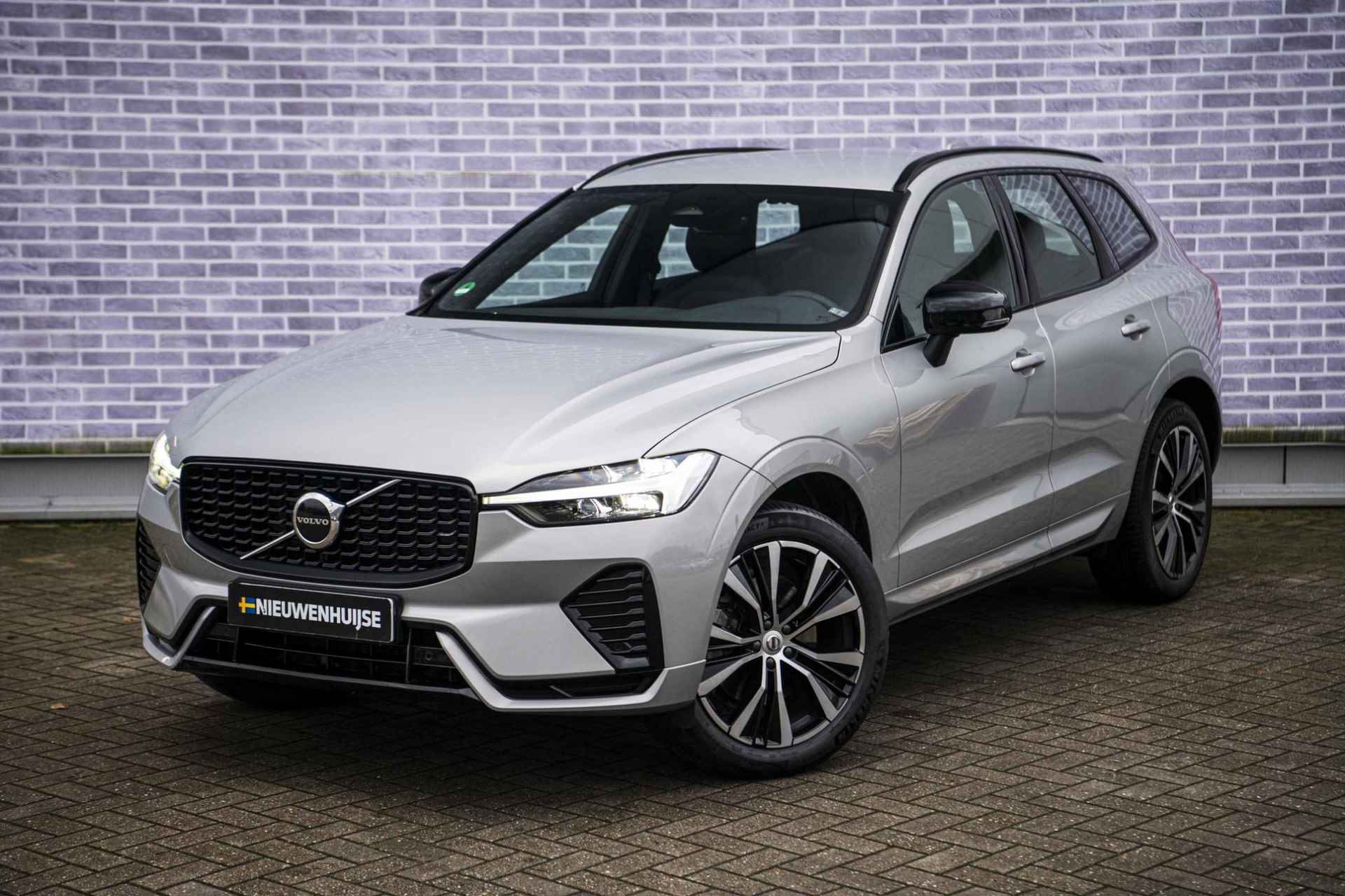 Volvo XC60 B5 Plus Dark | Stoel/stuur verwarming | Adaptieve cruise control | Dodehoekdetectie | Elektrisch verstelbare bestuurdersstoel | Sportstoelen | - 15/36