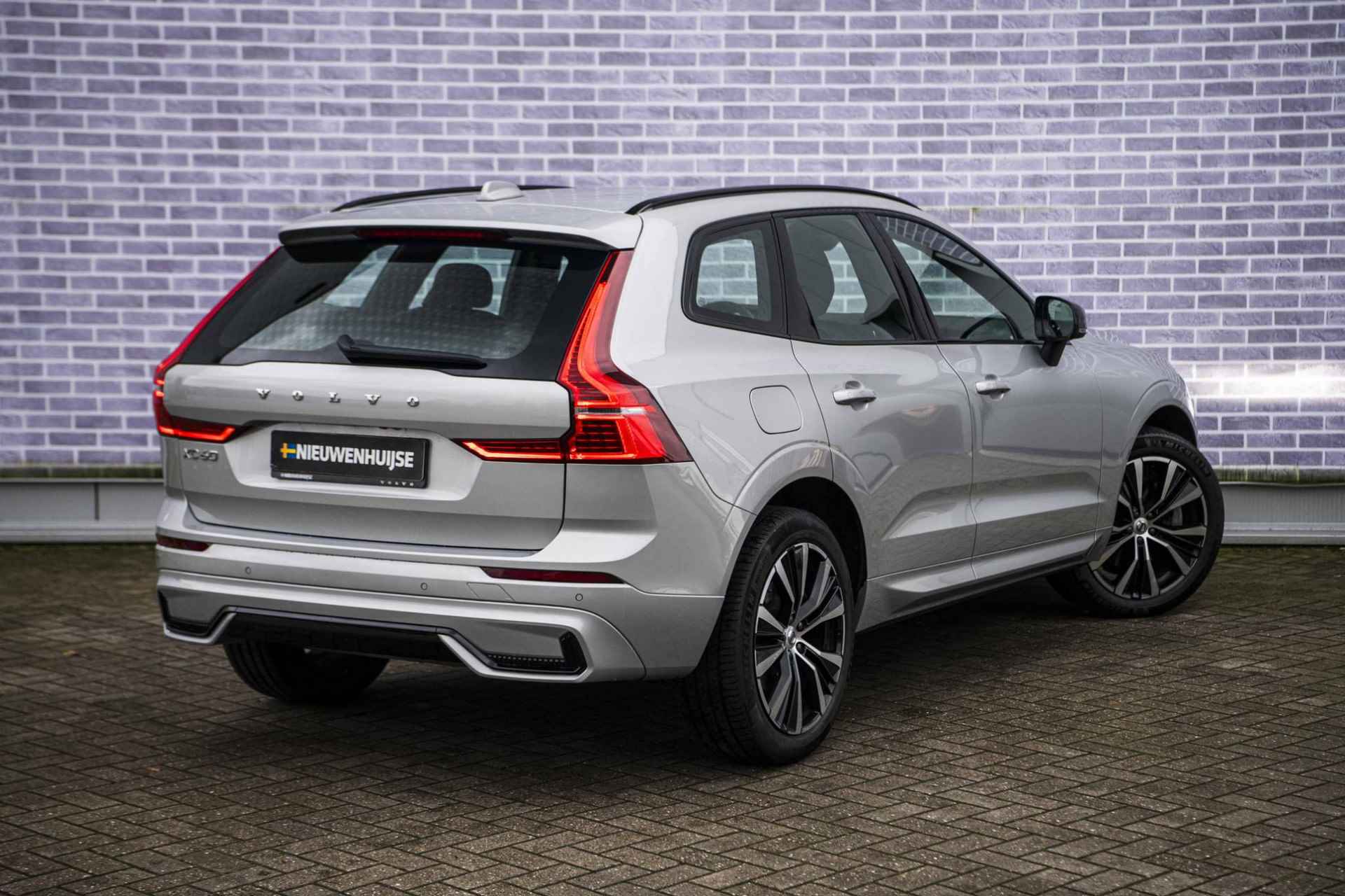 Volvo XC60 B5 Plus Dark | Stoel/stuur verwarming | Adaptieve cruise control | Dodehoekdetectie | Elektrisch verstelbare bestuurdersstoel | Sportstoelen | - 16/36