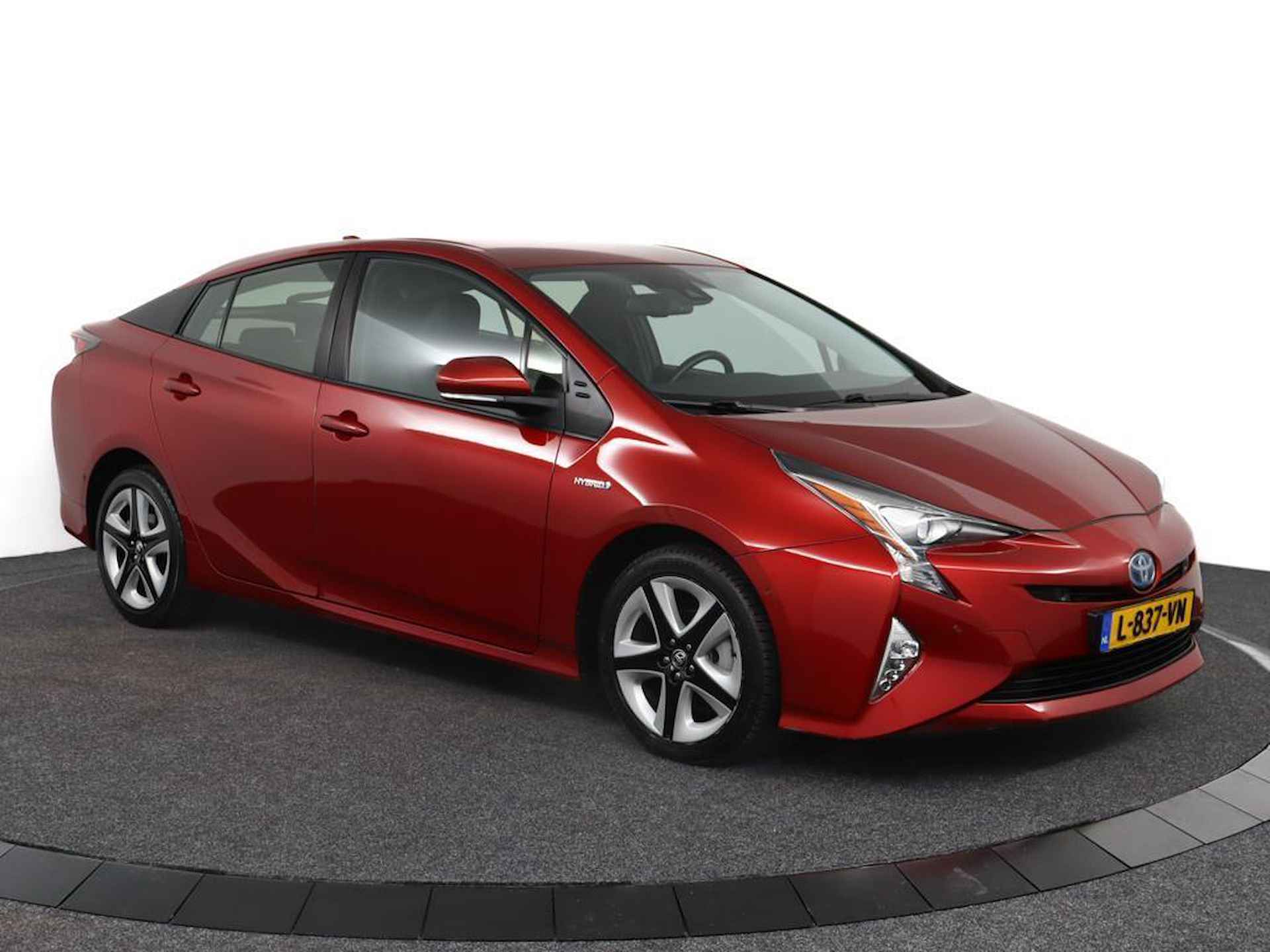 Toyota Prius 1.8 Dynamic | Navigatie | Parkeersensoren | Trekhaak | - 14/56