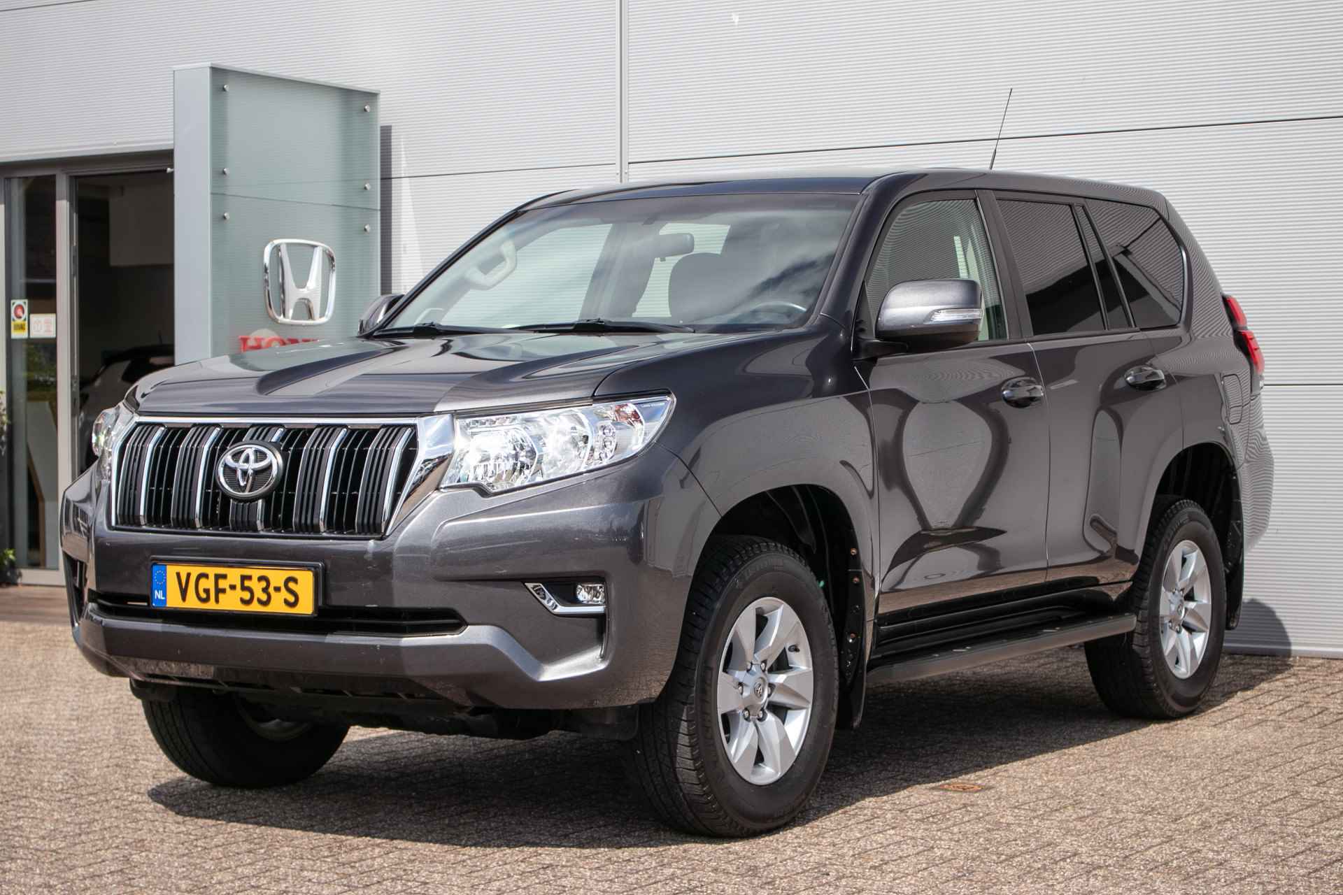 Toyota Land Cruiser 2.8 D-4D-F Window VAN Automaat All-in rijklaarprijs | Trekhaak | Cruise | Cam | Treeplanken - 2/42