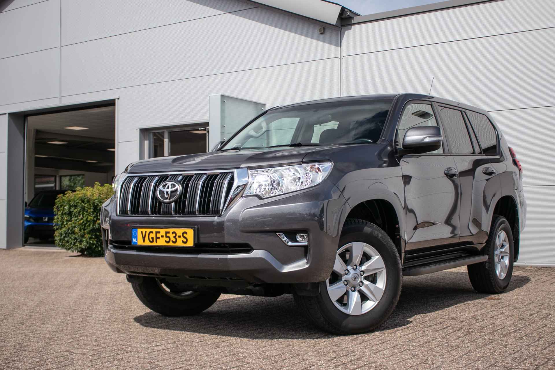 Toyota Land Cruiser 2.8 D-4D-F Window VAN Automaat All-in rijklaarprijs | Trekhaak | Cruise | Cam | Treeplanken - 16/42