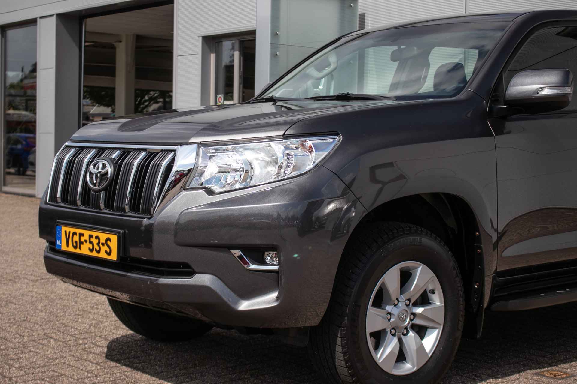 Toyota Land Cruiser 2.8 D-4D-F Window VAN Automaat All-in rijklaarprijs | Trekhaak | Cruise | Cam | Treeplanken - 32/42