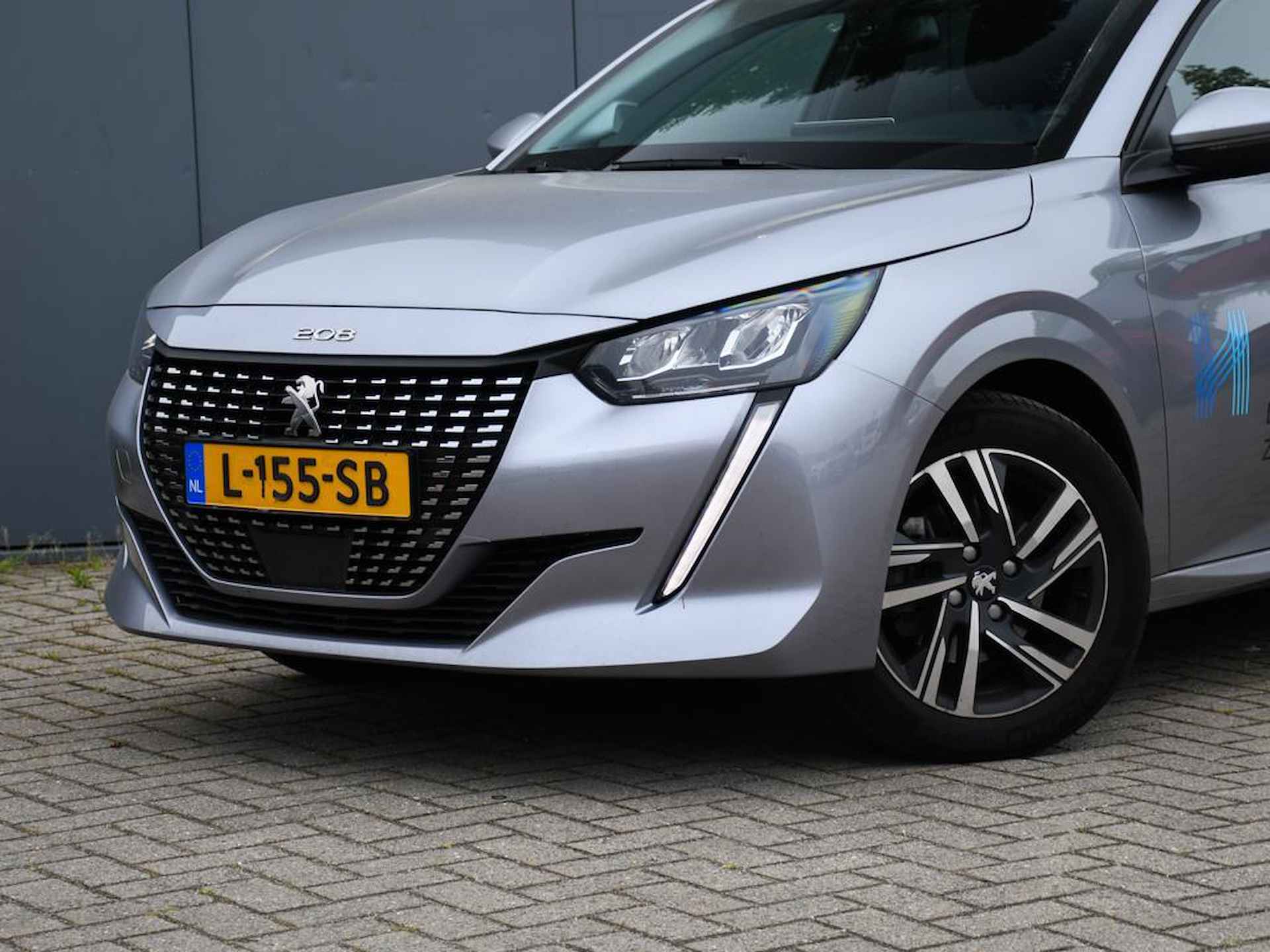 Peugeot 208 Allure 1.2 PureTech 100pk PDC ACHTER + CAMERA | CRUISE | 16'' LM | DAB | NAVI | APPLE-CARPLAY | CLIMA - 2/30