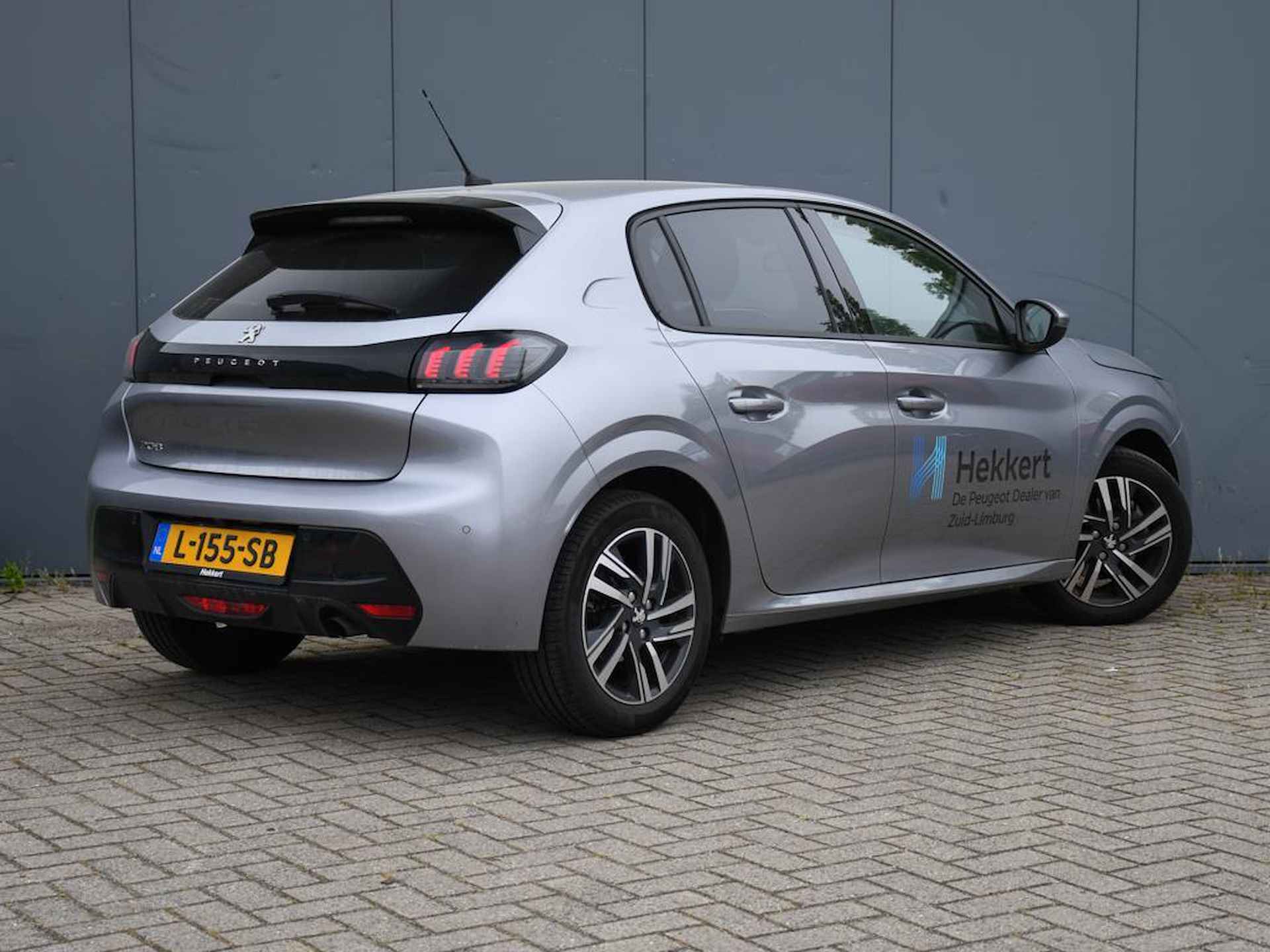 Peugeot 208 Allure 1.2 PureTech 100pk PDC ACHTER + CAMERA | CRUISE | 16'' LM | DAB | NAVI | APPLE-CARPLAY | CLIMA - 4/30