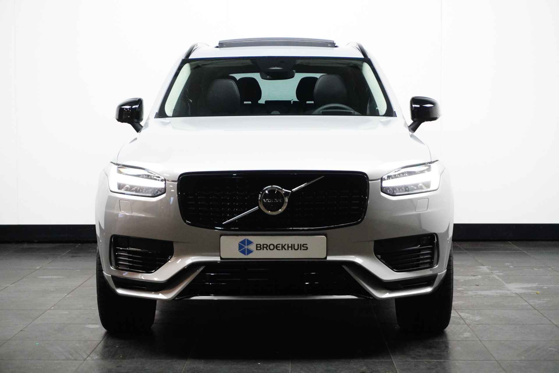 Volvo XC90 T8 455pk Recharge AWD Ultimate Dark | Trekhaak | Bowers&Wilkins | Luchtvering | 360° Camera | Head-Up Display | Schuifdak - 2/38