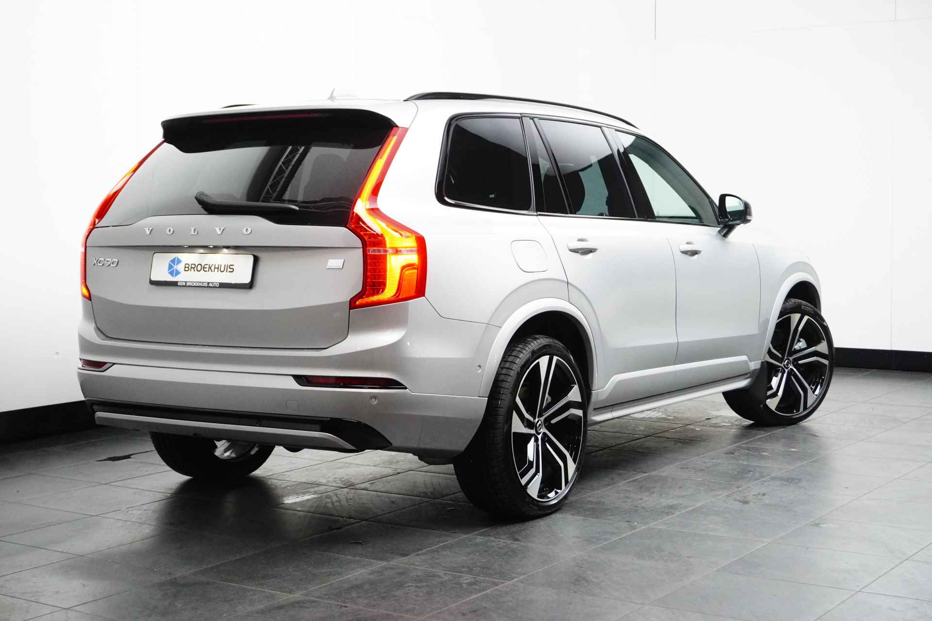 Volvo XC90 T8 455pk Recharge AWD Ultimate Dark | Trekhaak | Bowers&Wilkins | Luchtvering | 360° Camera | Head-Up Display | Schuifdak - 4/38