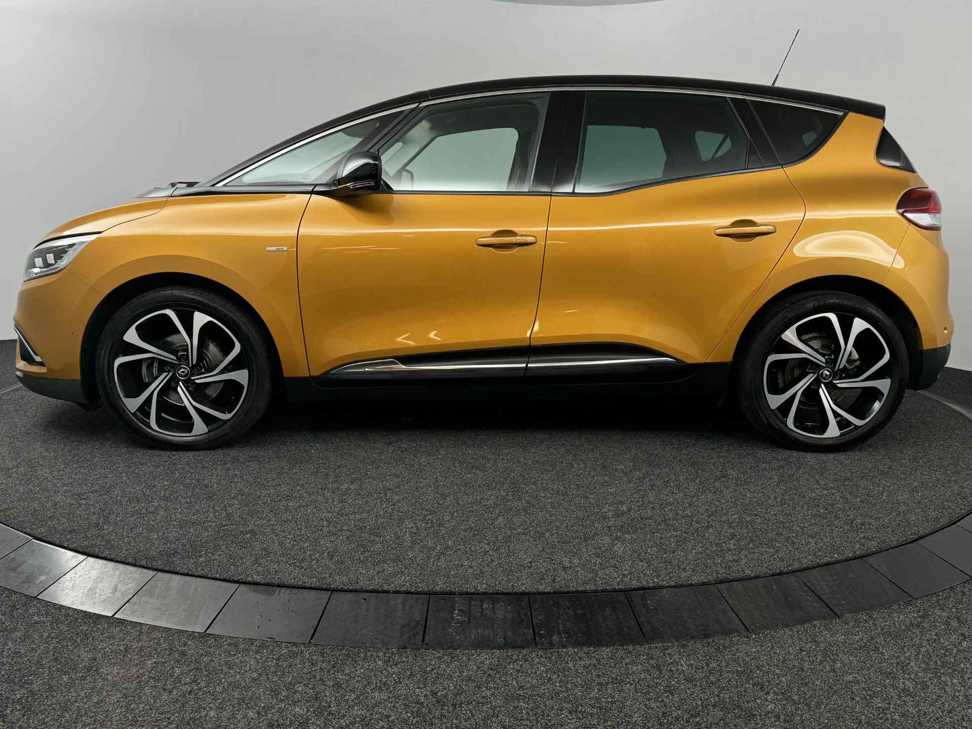 Renault Scénic 1.2 TCe 130 Bose | Trekhaak | Navi 8,7" | Clima | Cruise | LM velgen 20" | Parkeersensoren voor, achter en achteruitrijcamera - 9/51