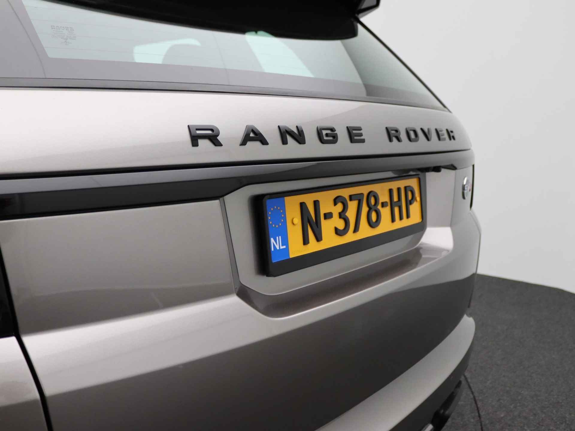 Land Rover Range Rover Sport P575 SVR | NP € 253.635,- | SVO Flux Silver | 1e eigenaar | 17.600 km | 4-Zone Climate | Adaptieve Cruise | 22 inch velgen | Cold Climate Pack | - 51/59