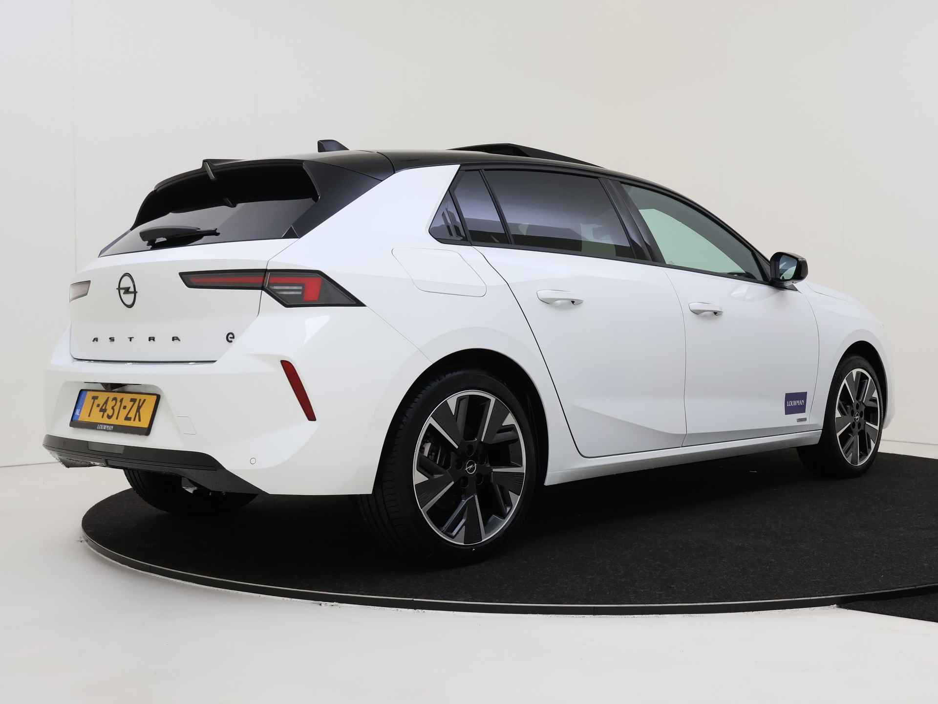 Opel Astra Electric GS 54 kWh | Parkeerassistent | Schuif/kanteldak | Adapt. cruise control |  DEMO MET OPLOPENDE KM.STAND | - 3/42