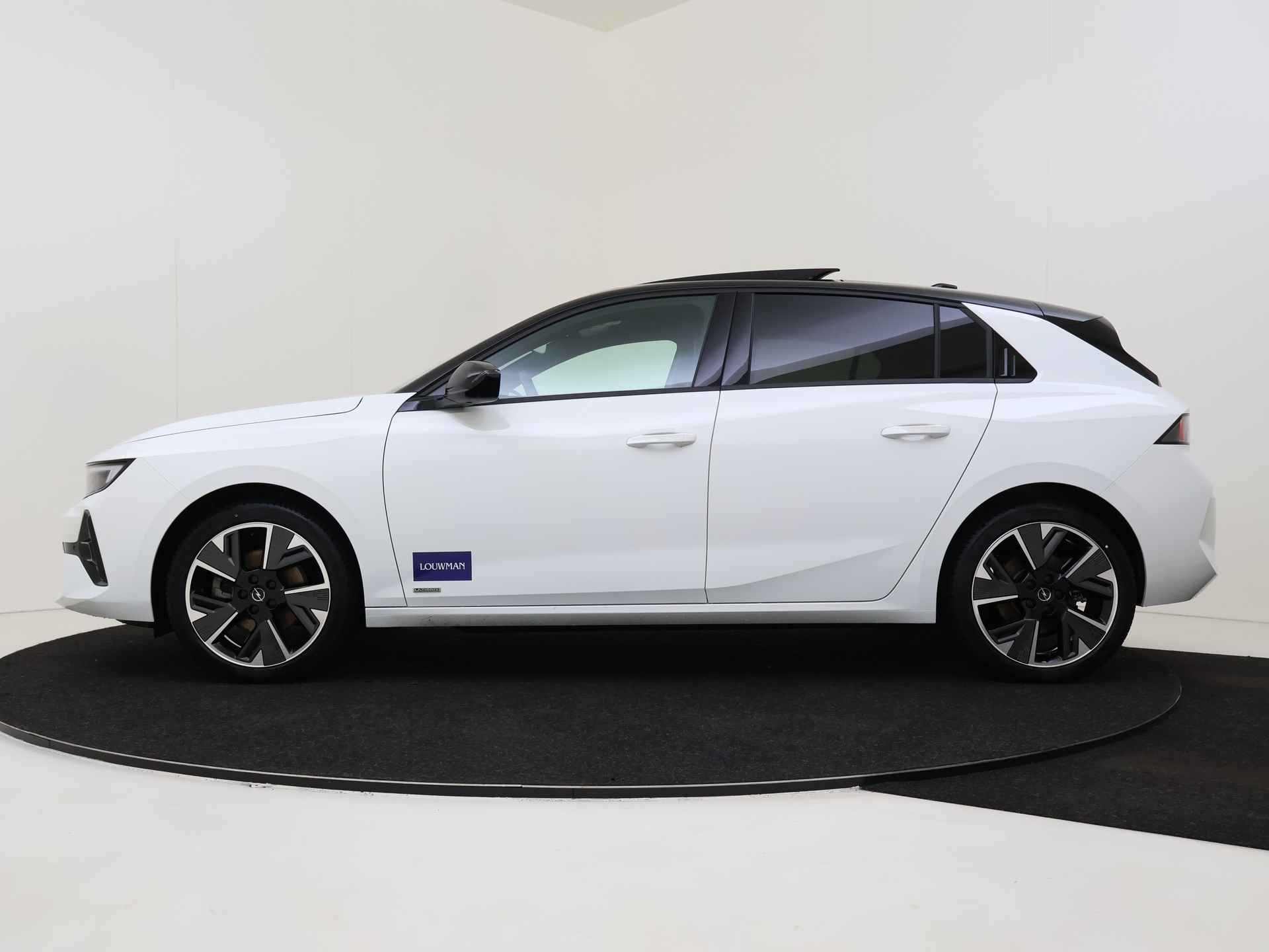 Opel Astra Electric GS 54 kWh | Parkeerassistent | Schuif/kanteldak | Adapt. cruise control |  DEMO MET OPLOPENDE KM.STAND | - 4/42
