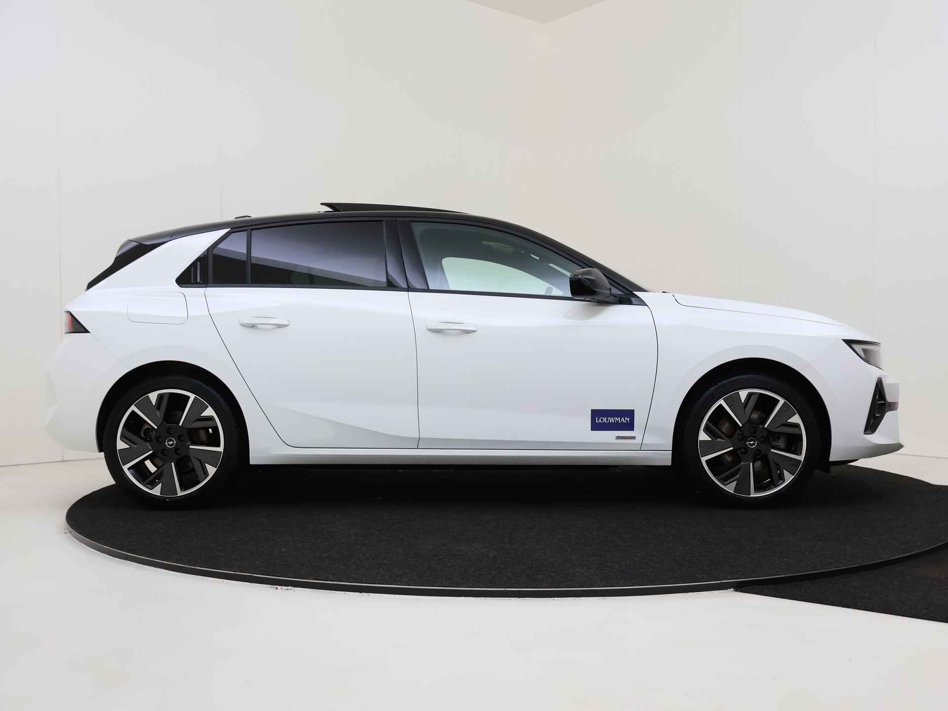 Opel Astra Electric GS 54 kWh | Parkeerassistent | Schuif/kanteldak | Adapt. cruise control |  DEMO MET OPLOPENDE KM.STAND | - 15/42