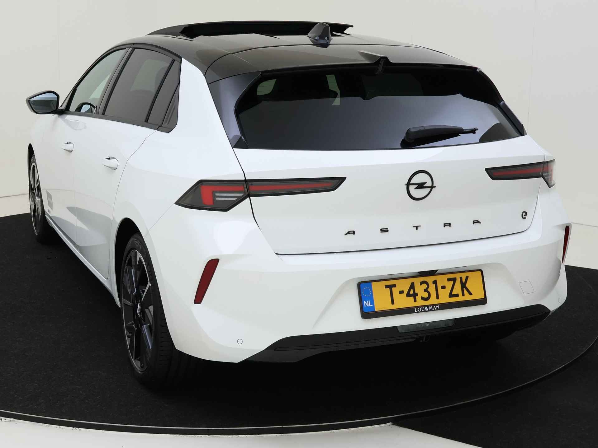 Opel Astra Electric GS 54 kWh | Parkeerassistent | Schuif/kanteldak | Adapt. cruise control |  DEMO MET OPLOPENDE KM.STAND | - 16/42