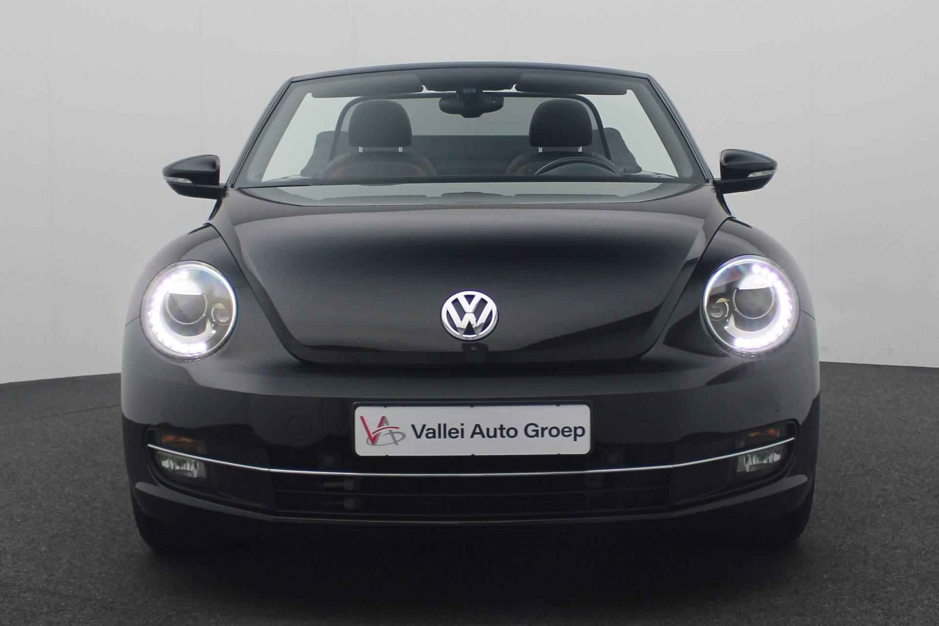 Volkswagen Beetle Cabriolet 1.2 TSI 105PK DSG Allstar Plus | Camera | Cruise | Stoelverwarming | Windscherm  | 18 inch - 16/35