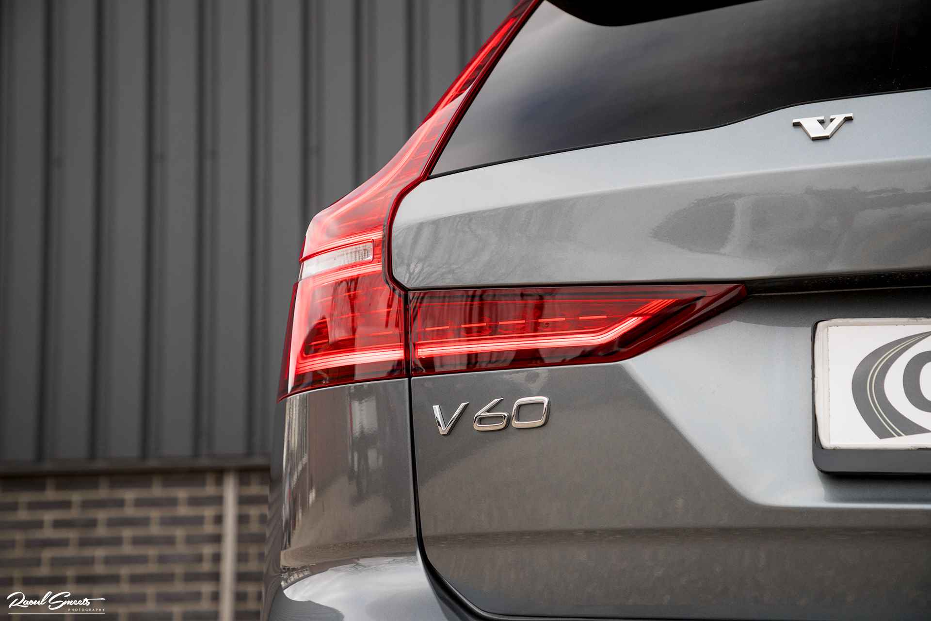 Volvo V60 2.0 T6 Twin Engine AWD R-Design | Adaptiveve cruise | Harman/Kardon | 18 inch | - 56/58