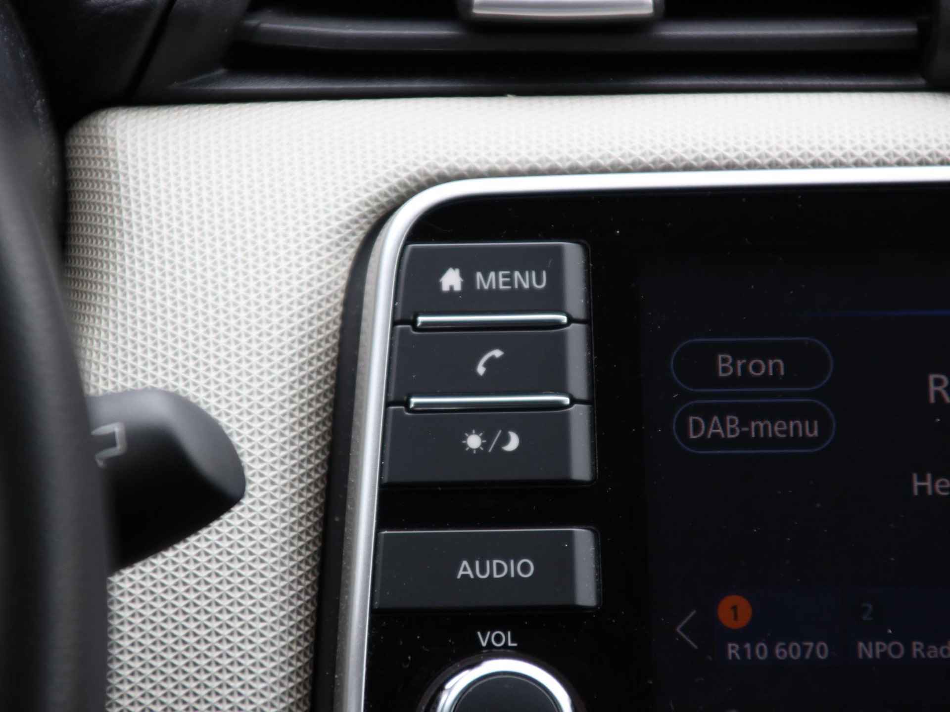 Nissan Micra 1.0 IG-T Acenta / PRIJS = RIJKLAAR! / Apple Carplay/Android Auto | Airco | Cruise Control | Bluetooth Tel. | DAB - 16/23