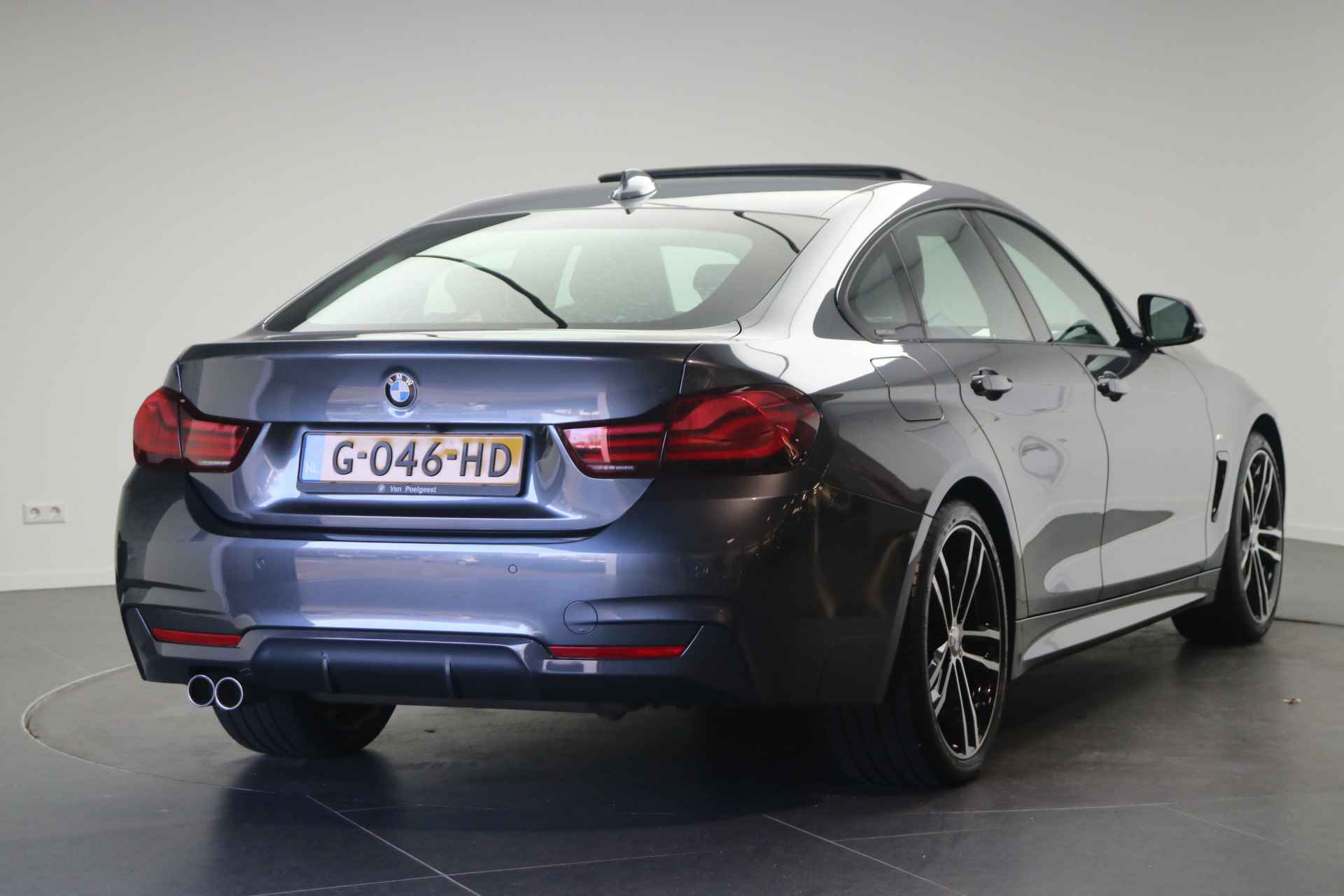 BMW 4 Serie Gran Coupé 420i High Executive M Sport Automaat / Schuif-kanteldak / Achteruitrijcamera / Sportstoelen / Head-Up / Park Assistant / Stoelverwarming - 4/27