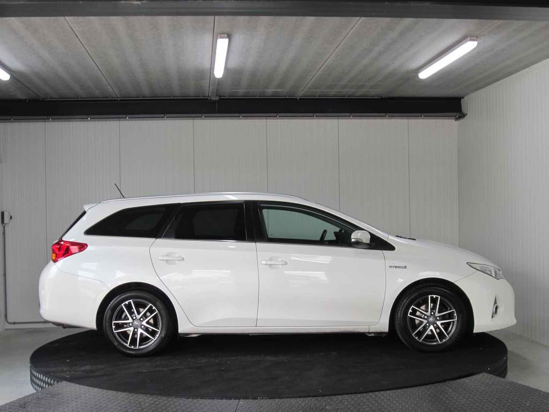 Toyota Auris Touring Sports 1.8 Hybrid Aspiration Navi Trekhaak Camera - 9/22