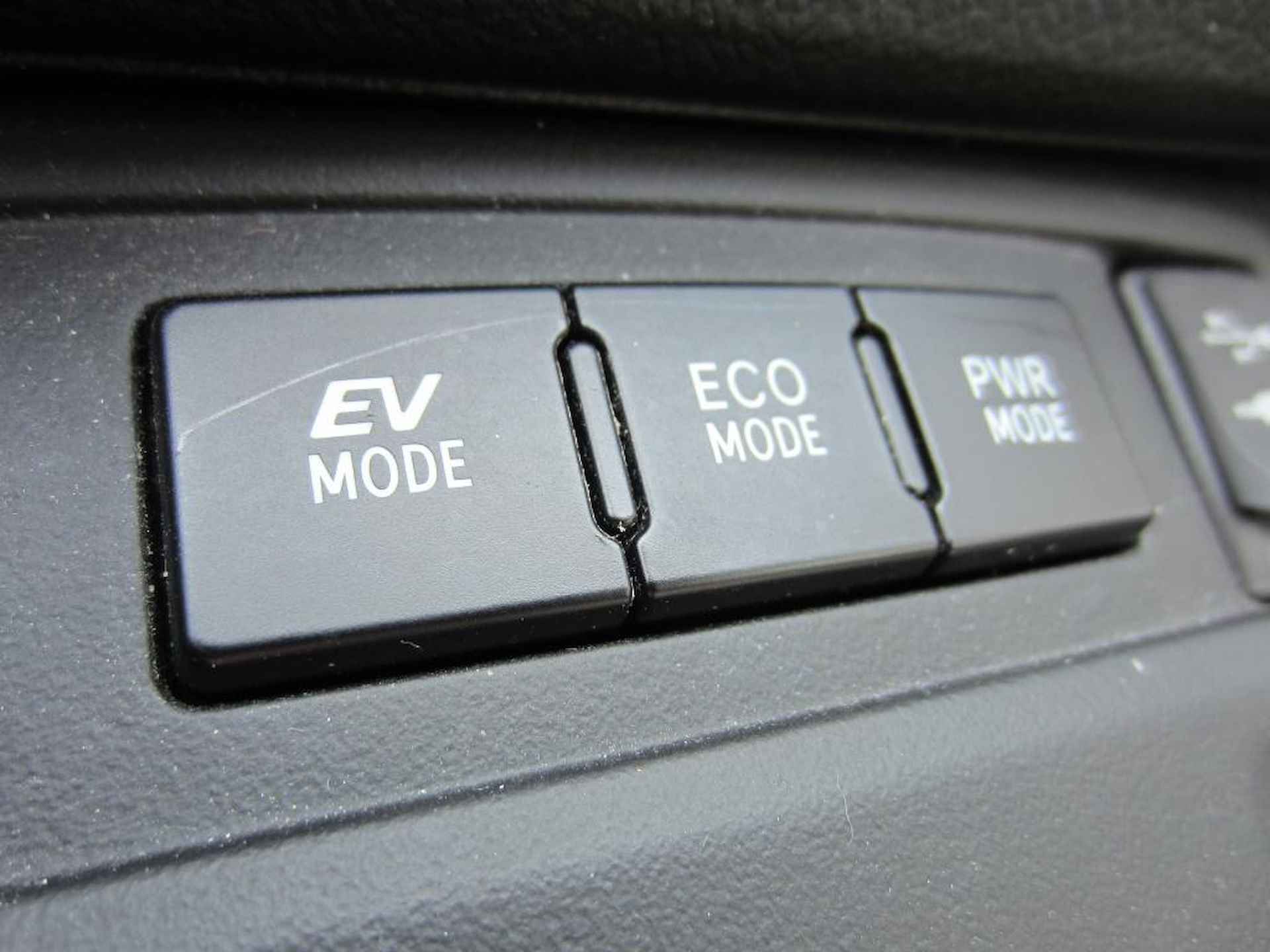 Toyota Auris Touring Sports 1.8 Hybrid Aspiration Navi Trekhaak Camera - 11/22