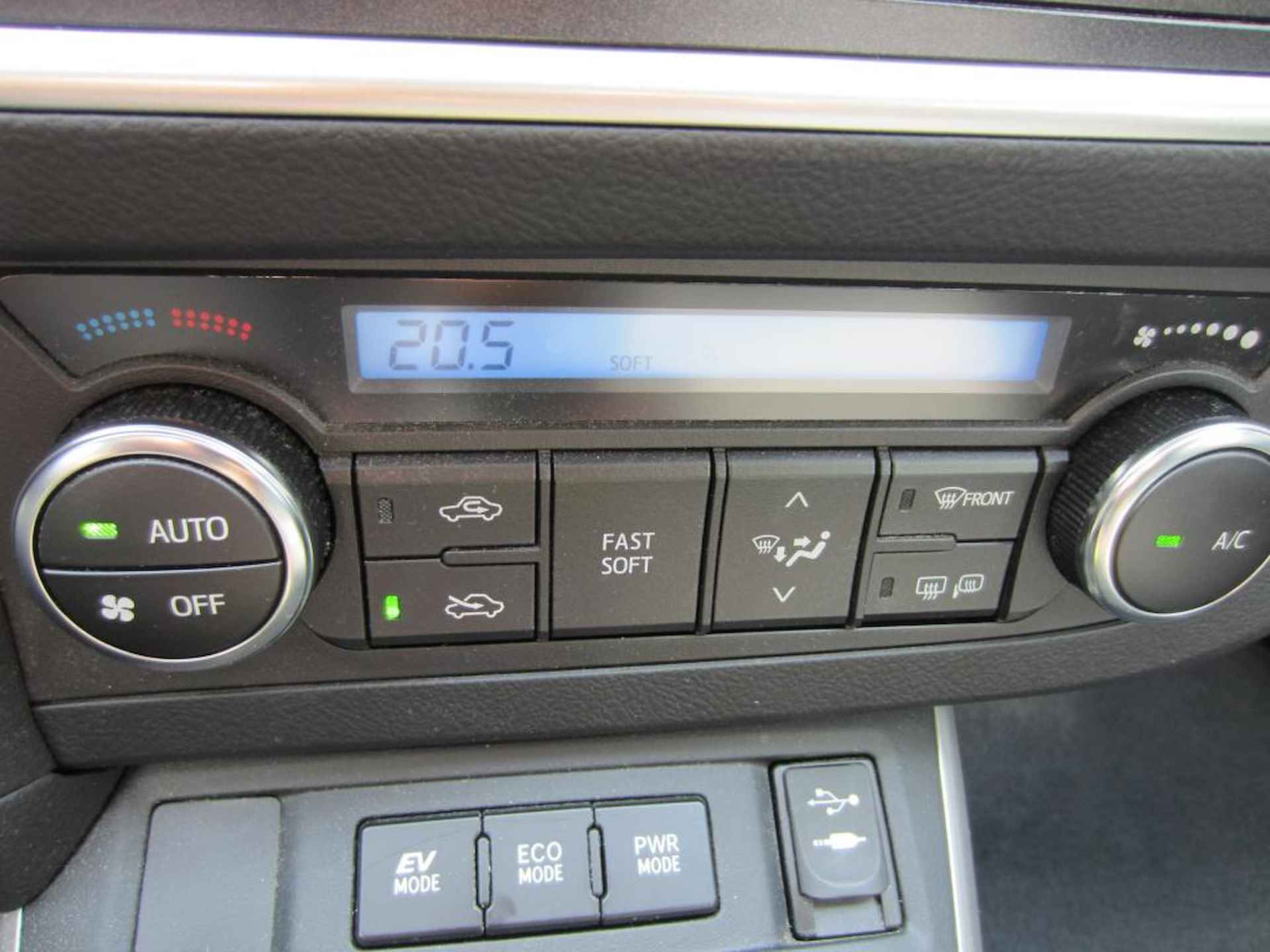 Toyota Auris Touring Sports 1.8 Hybrid Aspiration Navi Trekhaak Camera - 15/22