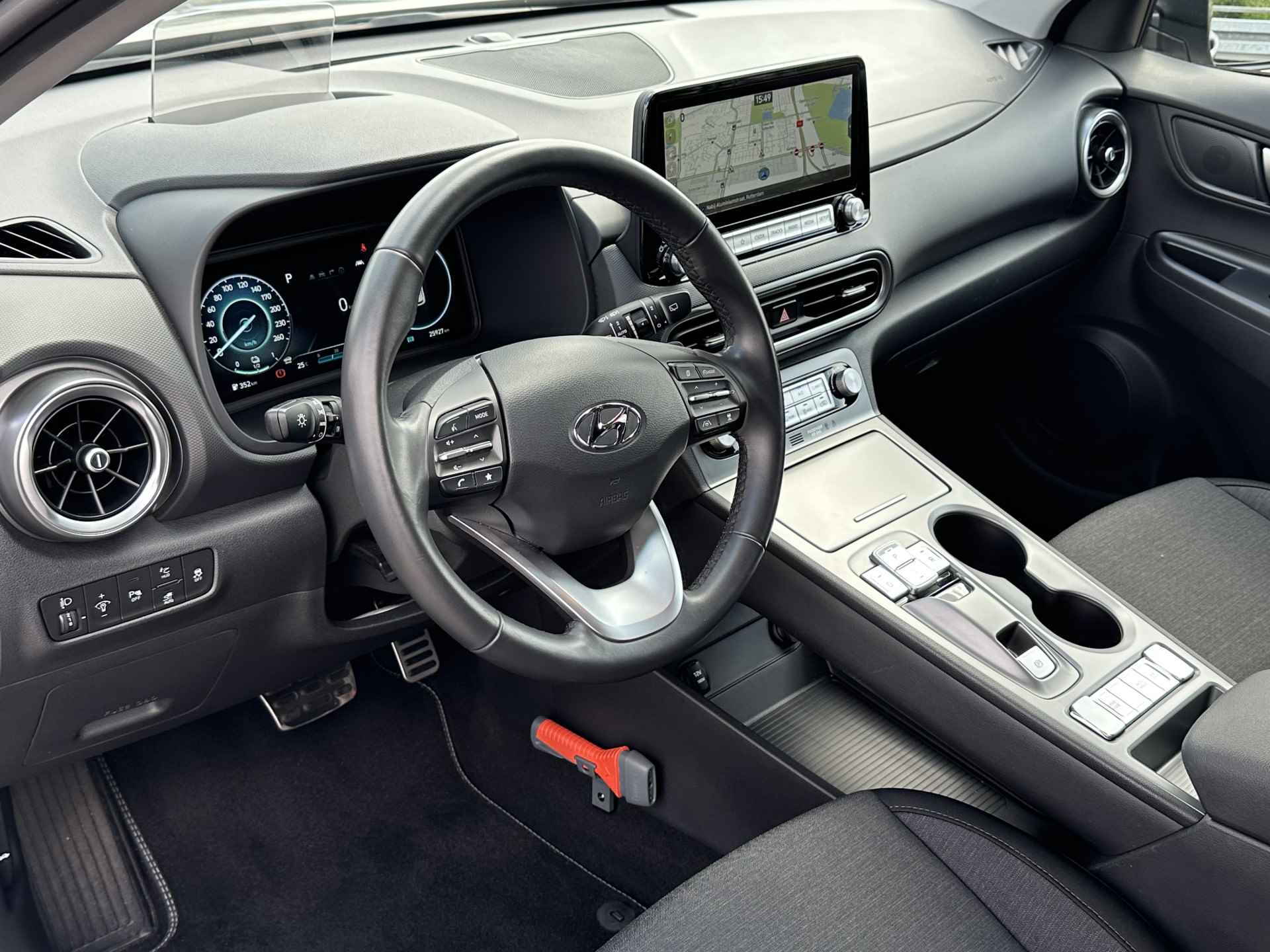 Hyundai KONA EV Fashion 64 kWh | Head-Up Display | 3-fase laden | Subsidie mogelijk | Rijklaarprijs! - 11/48