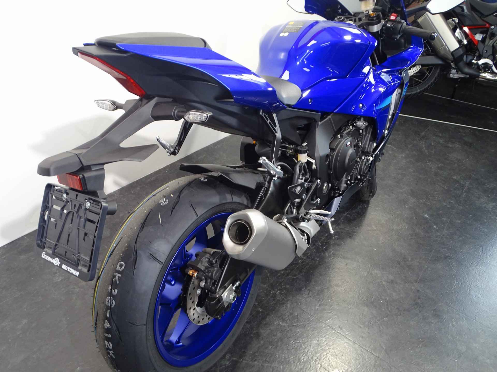 Yamaha YZF-R1 - 3/7