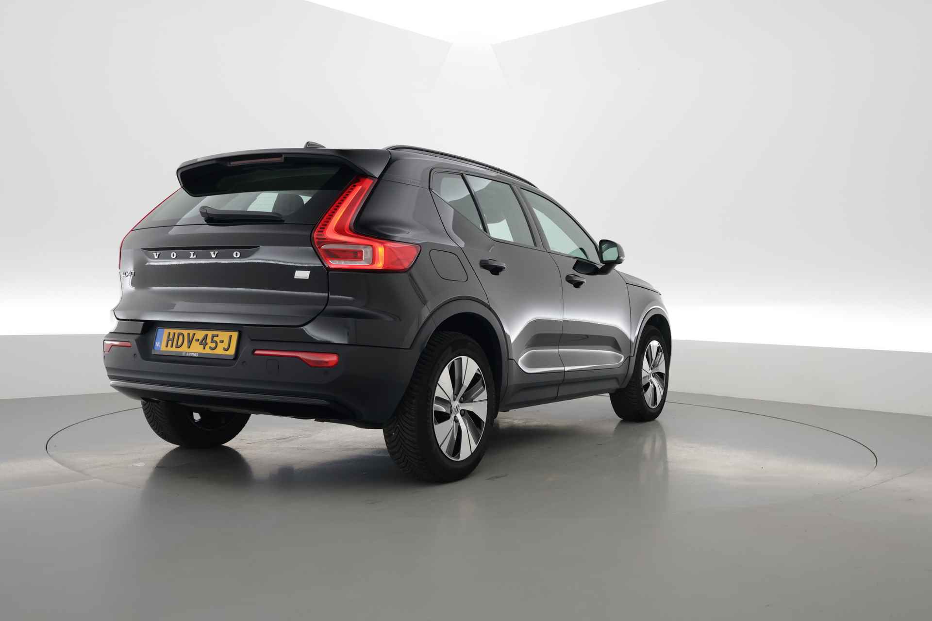 Volvo XC40 1.5 T4 Plug-in hybrid Plus Dark | Facelift | Leder | Pilot Assist | Camera | 4x Stoel + stuurverw. | Blis | Elek. Stoelen - 2/32