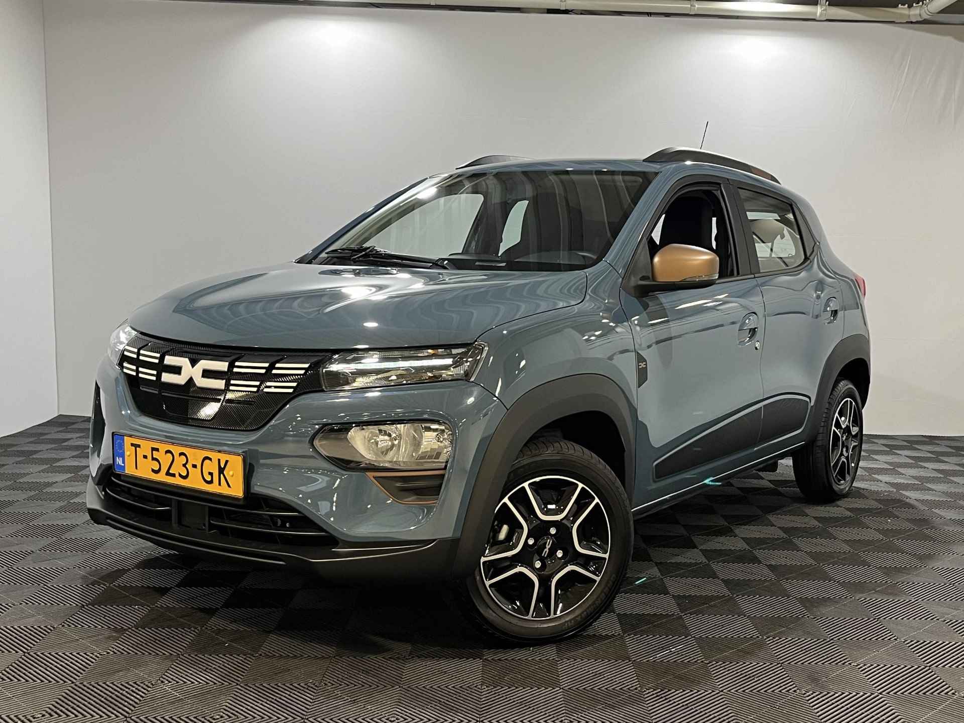 Dacia Spring Extreme 27 kWh Automaat | DC Lader | Camera | Apple CarPlay/Android Auto | Lichtmetalen Velgen | Airco | Licht Sensor | - 2/29