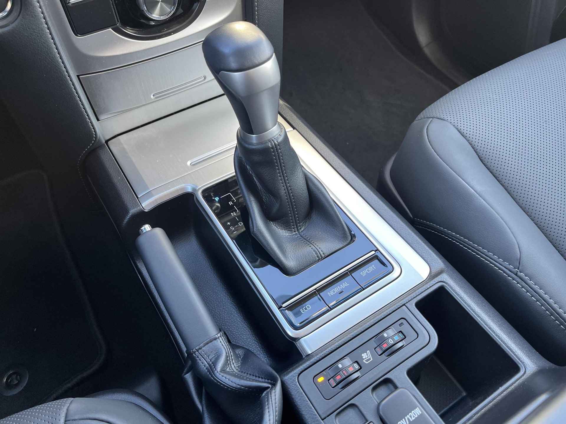 Toyota Land Cruiser 2.8 D-4D Professional | Navigatie | Apple CarPlay/Android auto | 360 graden camera - 31/35