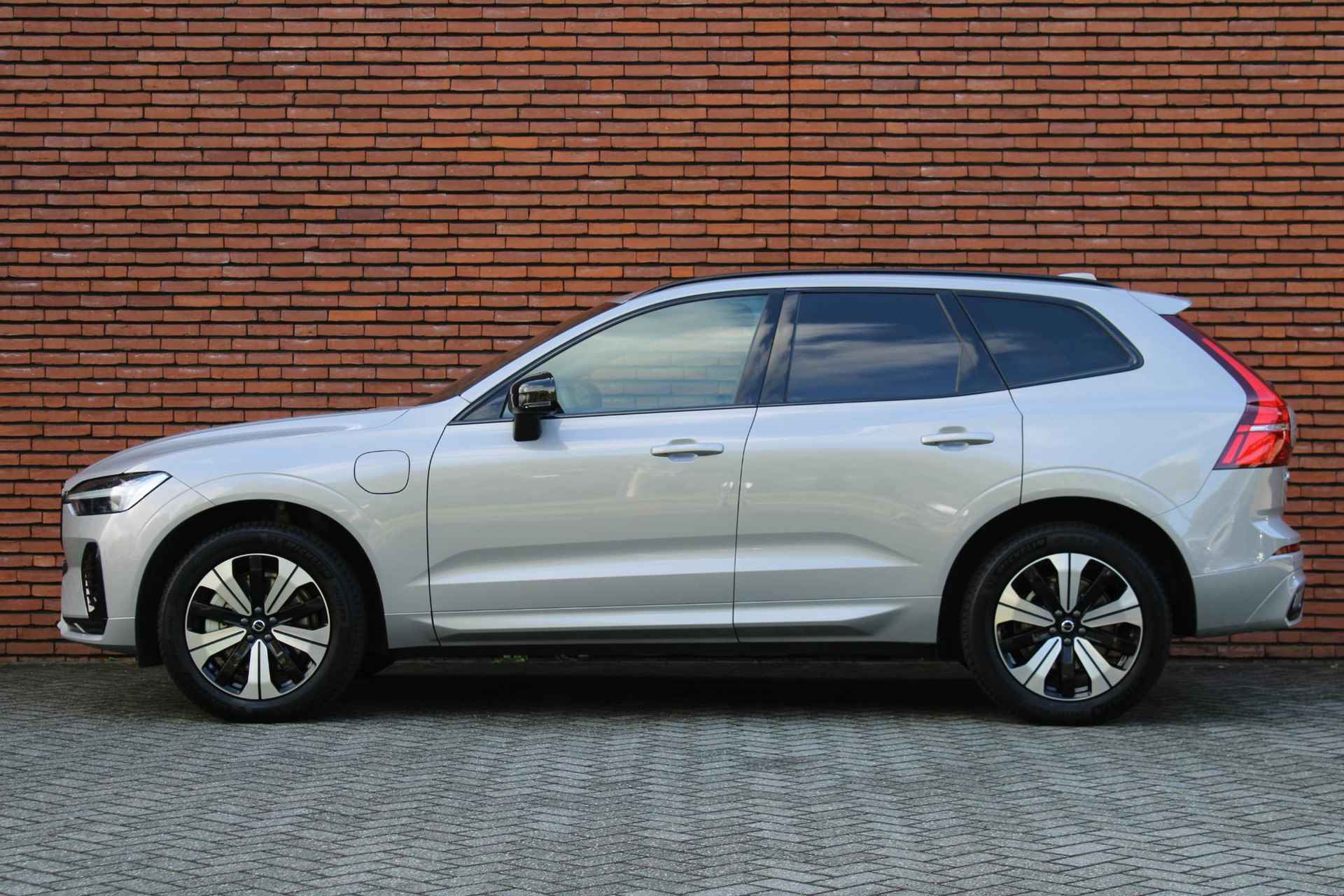 Volvo XC60 Recharge T6 350PK AWD Plus Dark, Adaptieve Cruise Control, Pilot Assist, Harman/Kardon audiosysteem, Panoramisch schuif-/kanteldak, Parkeersensoren voor en achter - 9/22