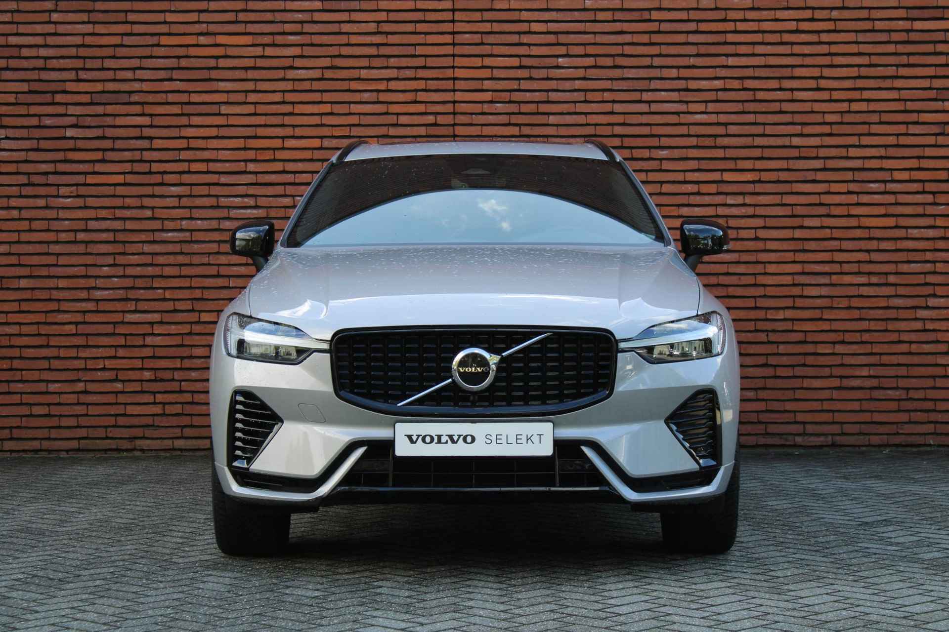 Volvo XC60 Recharge T6 350PK AWD Plus Dark, Adaptieve Cruise Control, Pilot Assist, Harman/Kardon audiosysteem, Panoramisch schuif-/kanteldak, Parkeersensoren voor en achter - 17/22