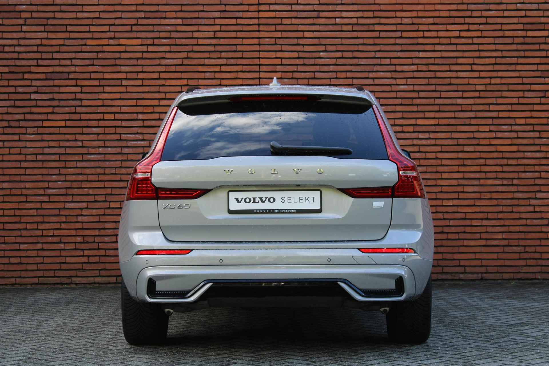 Volvo XC60 Recharge T6 350PK AWD Plus Dark, Adaptieve Cruise Control, Pilot Assist, Harman/Kardon audiosysteem, Panoramisch schuif-/kanteldak, Parkeersensoren voor en achter - 18/22