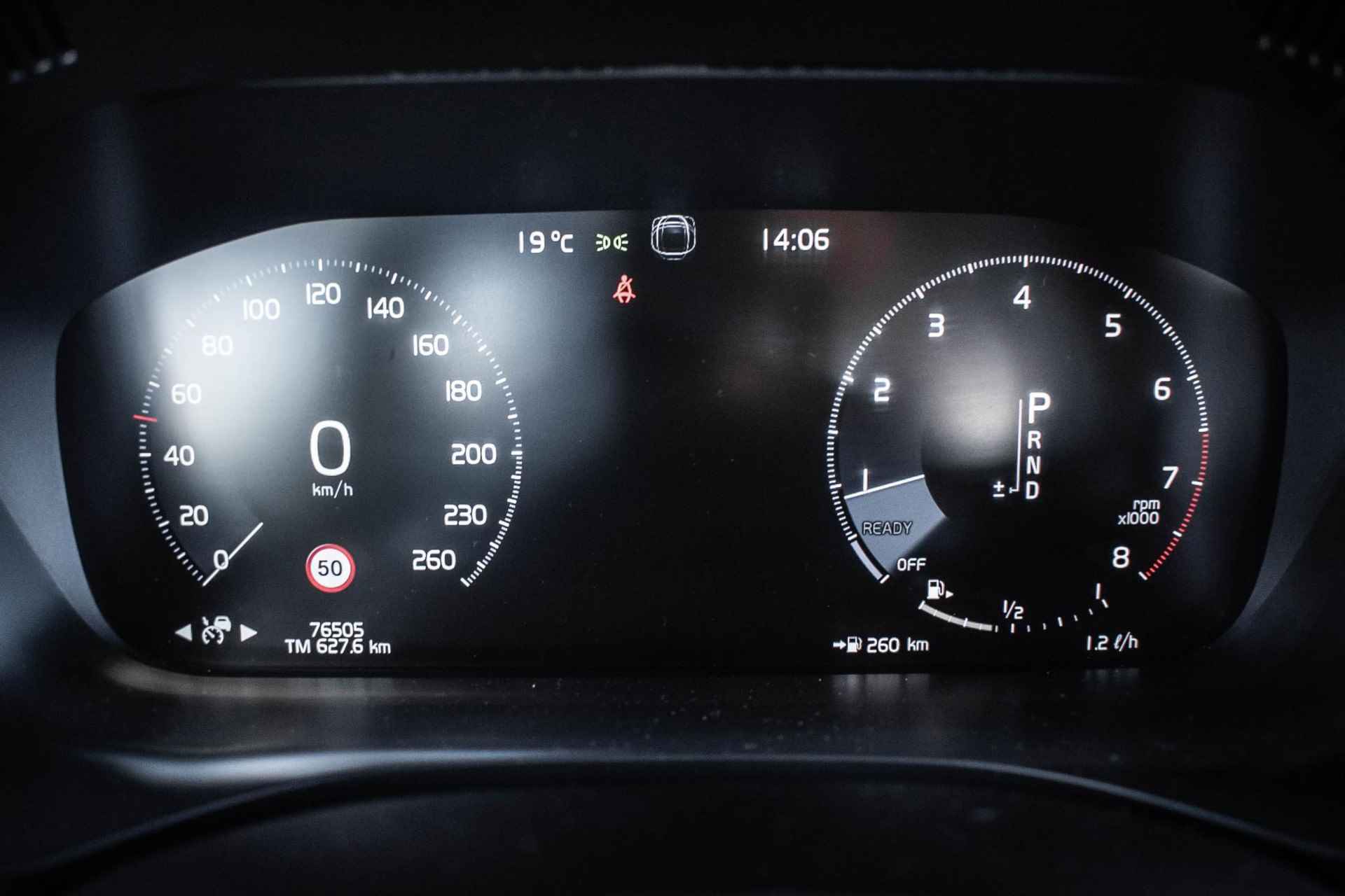 Volvo XC60 T5 Automaat R-Design | Panoramdak | Head up-display | Parkeercamera | Keyless entry | Parkeer sensoren voor + achter - 18/35