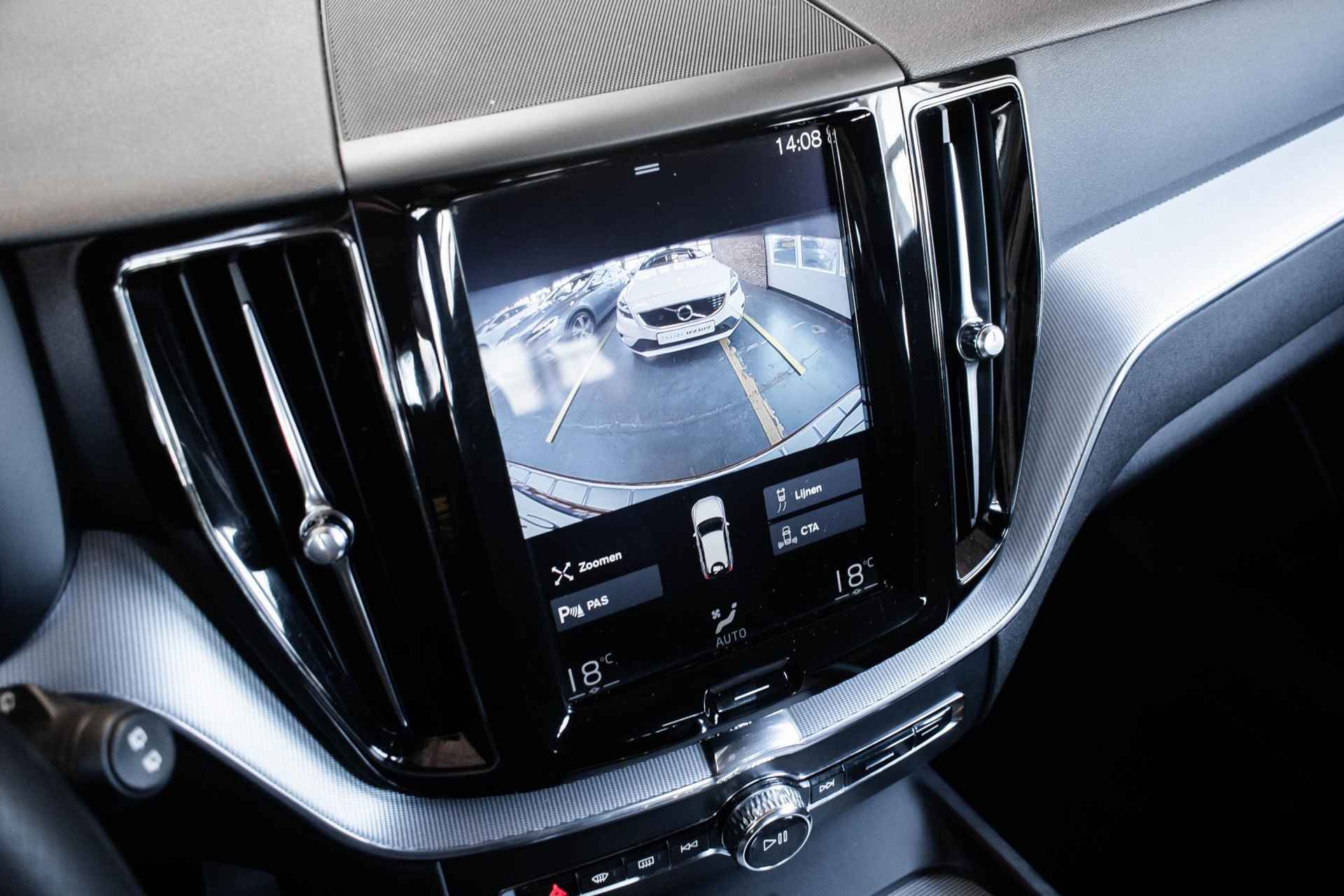 Volvo XC60 T5 Automaat R-Design | Panoramdak | Head up-display | Parkeercamera | Keyless entry | Parkeer sensoren voor + achter - 23/35