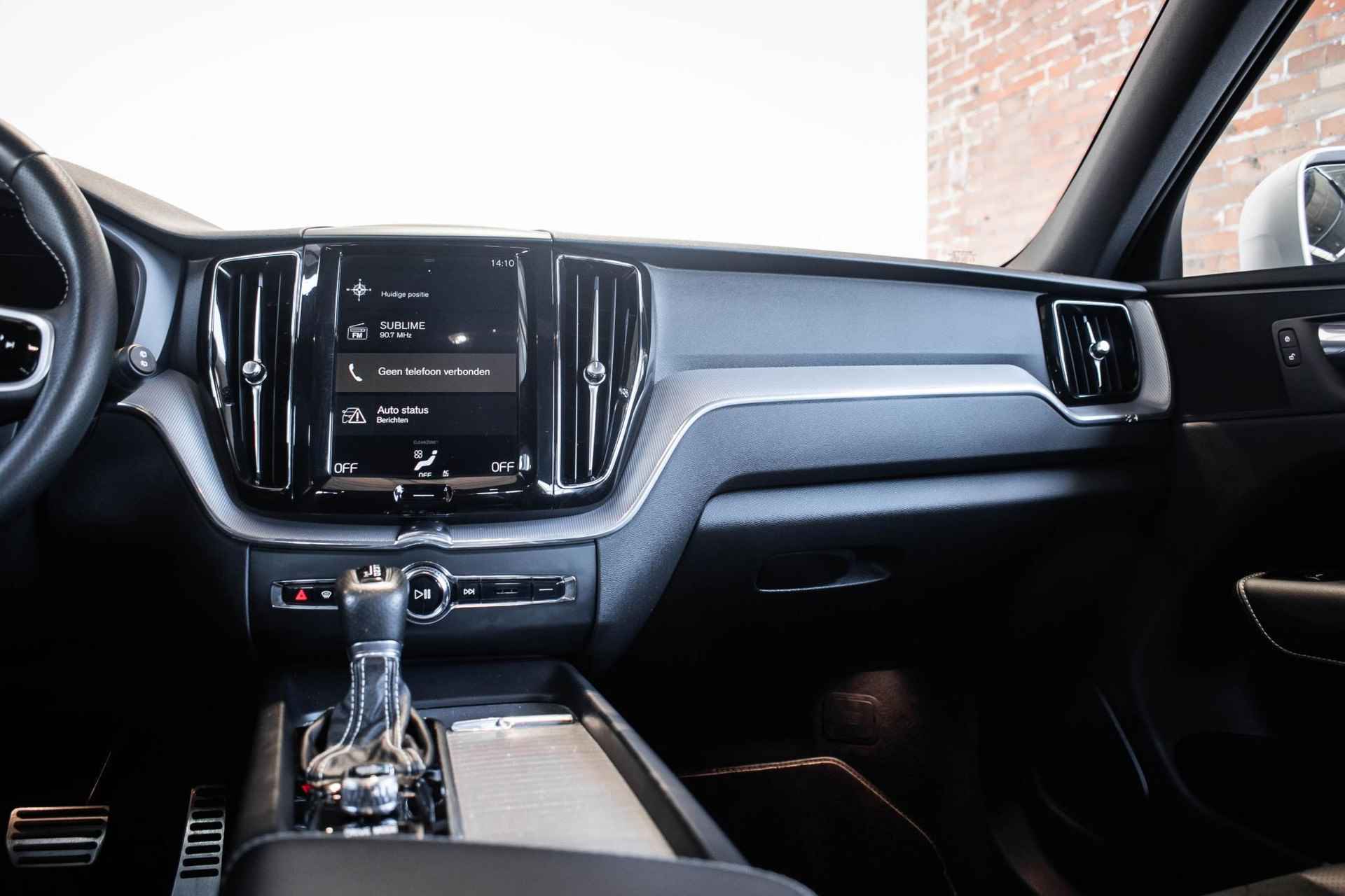 Volvo XC60 T5 Automaat R-Design | Panoramdak | Head up-display | Parkeercamera | Keyless entry | Parkeer sensoren voor + achter - 26/35