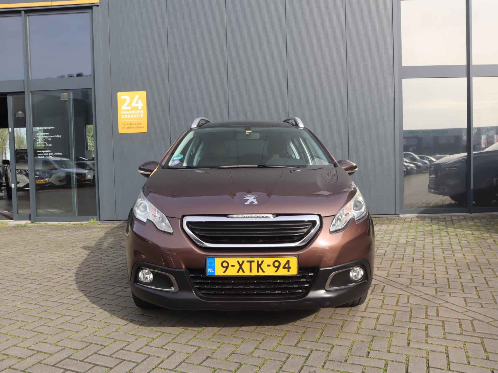 Peugeot 2008 1.2 PureTech Active | Automaat | Navi | Panorama dak | Airco | Parkeersensoren Achter | Cruise Control | Trekhaak - 2/33