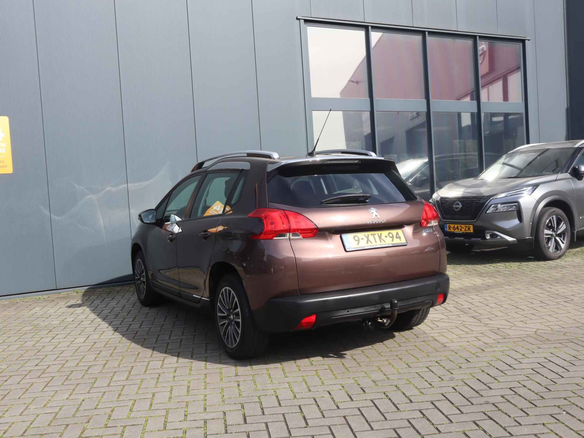 Peugeot 2008 1.2 PureTech Active | Automaat | Navi | Panorama dak | Airco | Parkeersensoren Achter | Cruise Control | Trekhaak - 7/33