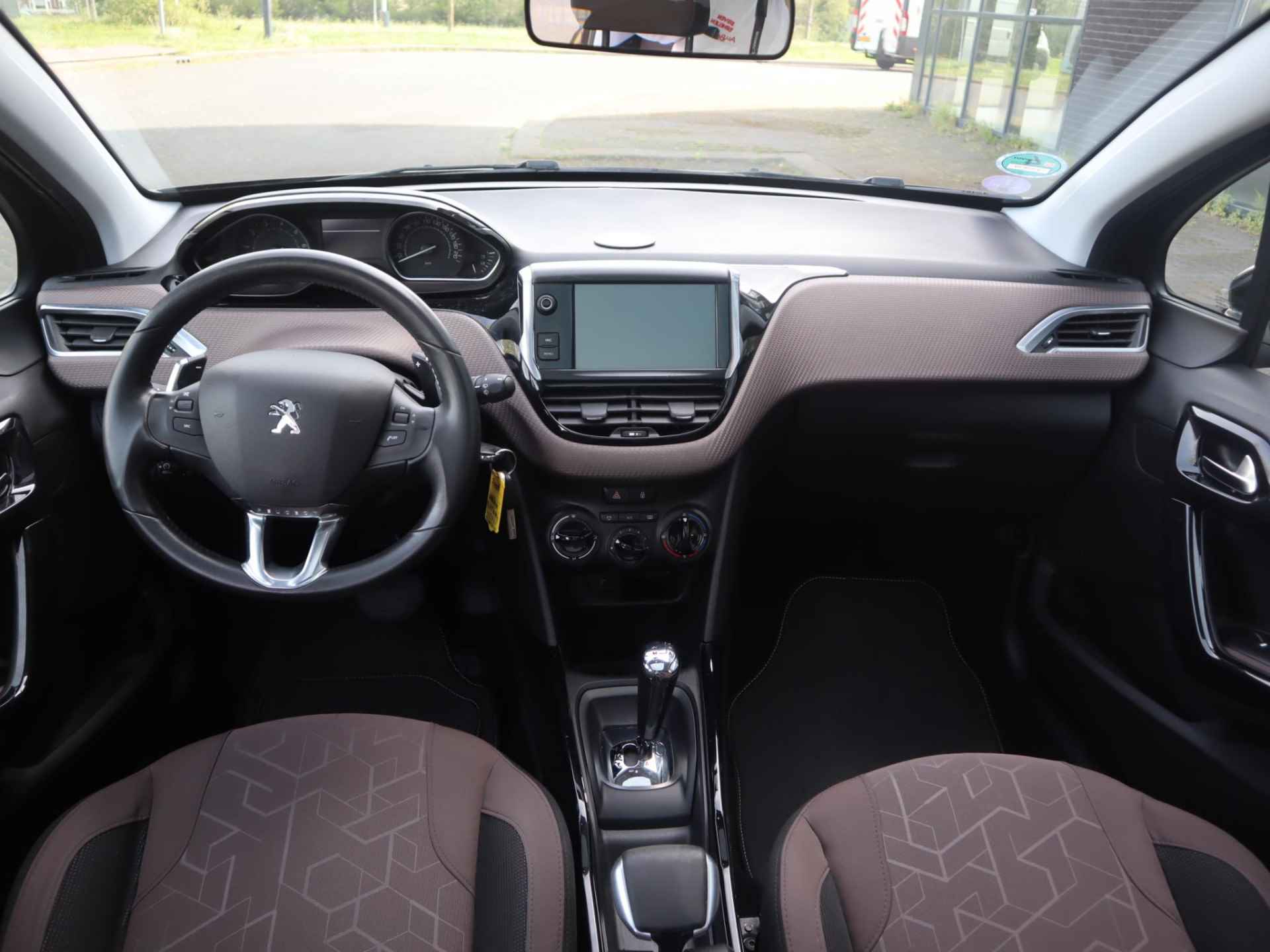 Peugeot 2008 1.2 PureTech Active | Automaat | Navi | Panorama dak | Airco | Parkeersensoren Achter | Cruise Control | Trekhaak - 19/33