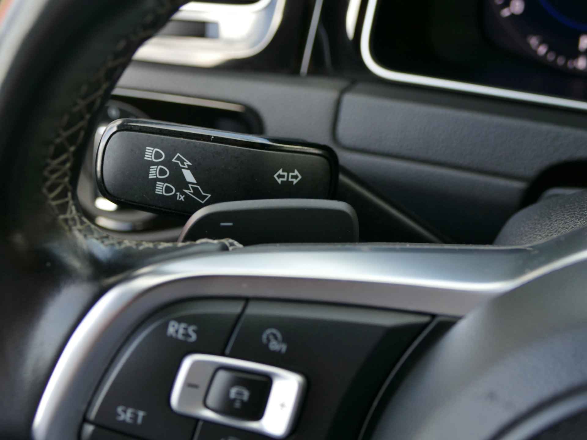 Volkswagen Golf 1.5 TSI R-line Business | Apple CarPlay / Android auto | LED koplampen | achteruitrijcamera - 22/61