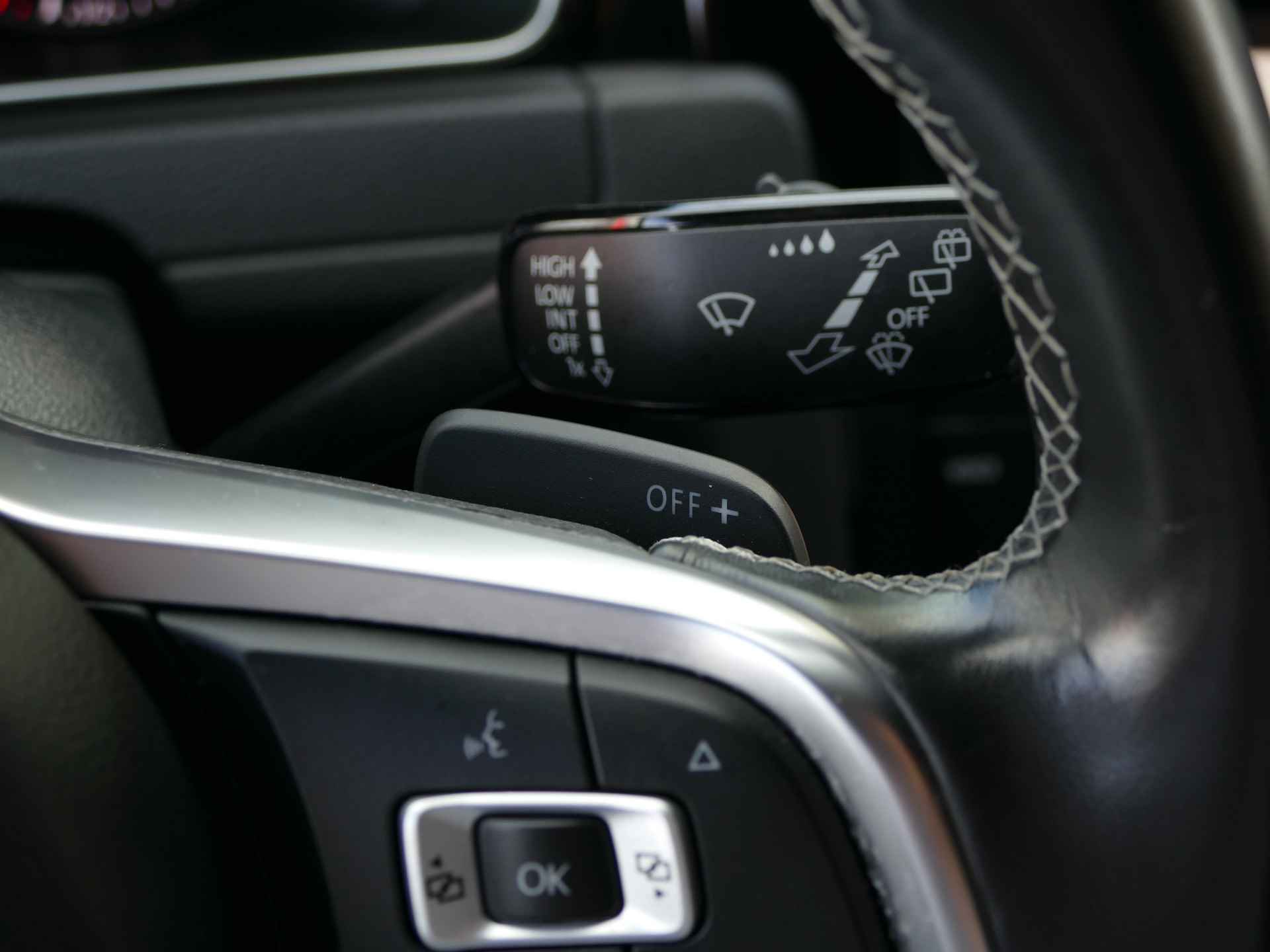 Volkswagen Golf 1.5 TSI R-line Business | Apple CarPlay / Android auto | LED koplampen | achteruitrijcamera - 25/61
