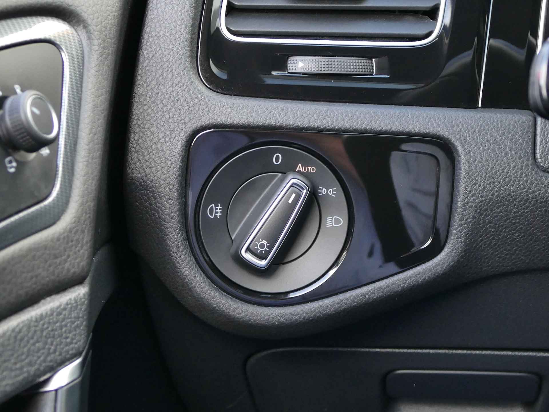 Volkswagen Golf 1.5 TSI R-line Business | Apple CarPlay / Android auto | LED koplampen | achteruitrijcamera - 37/61