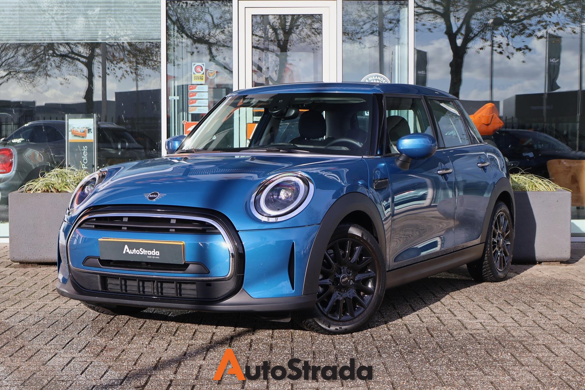 Mini Mini 5-Deurs (f55) 1.5 Business Edition Aut | Island Blue | Sfeer | Cruise | Carplay | DAB | LED | 1e Eigenaar