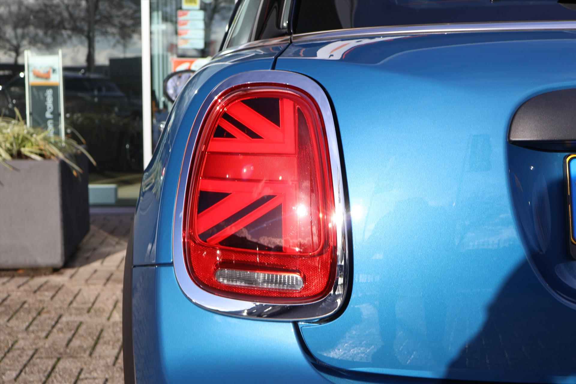 Mini Mini 5-Deurs (f55) 1.5 Business Edition Aut | Island Blue | Sfeer | Cruise | Carplay | DAB | LED | 1e Eigenaar - 17/39