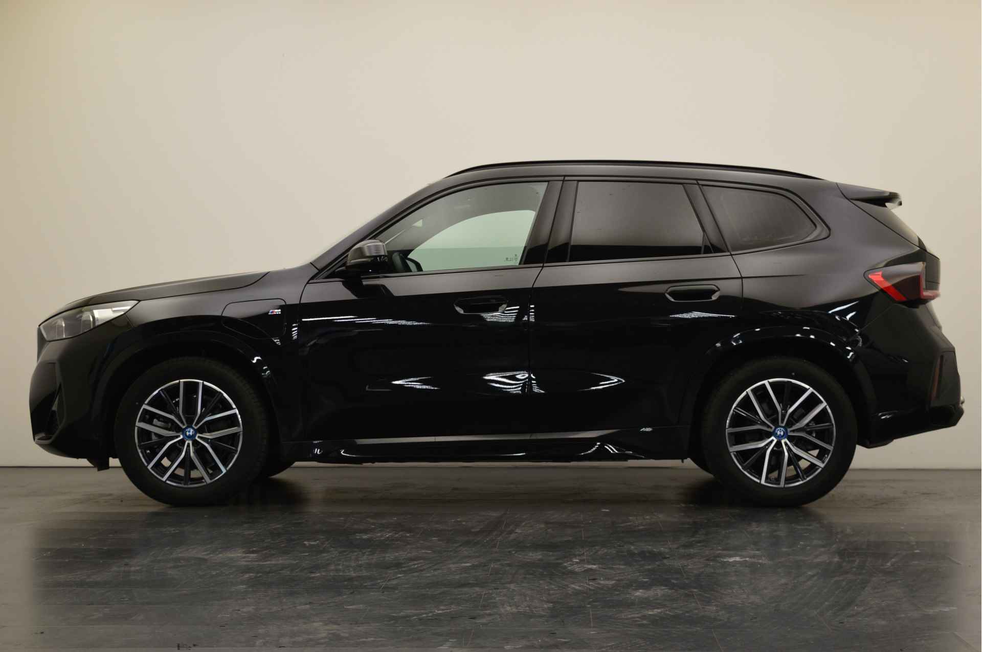 BMW X1 xDrive25e High Executive M Sport Automaat / Trekhaak / Sportstoelen / Stoelverwarming / Adaptieve LED / Parking Assistant / Adaptief M Onderstel / Driving Assistant Plus - 3/22