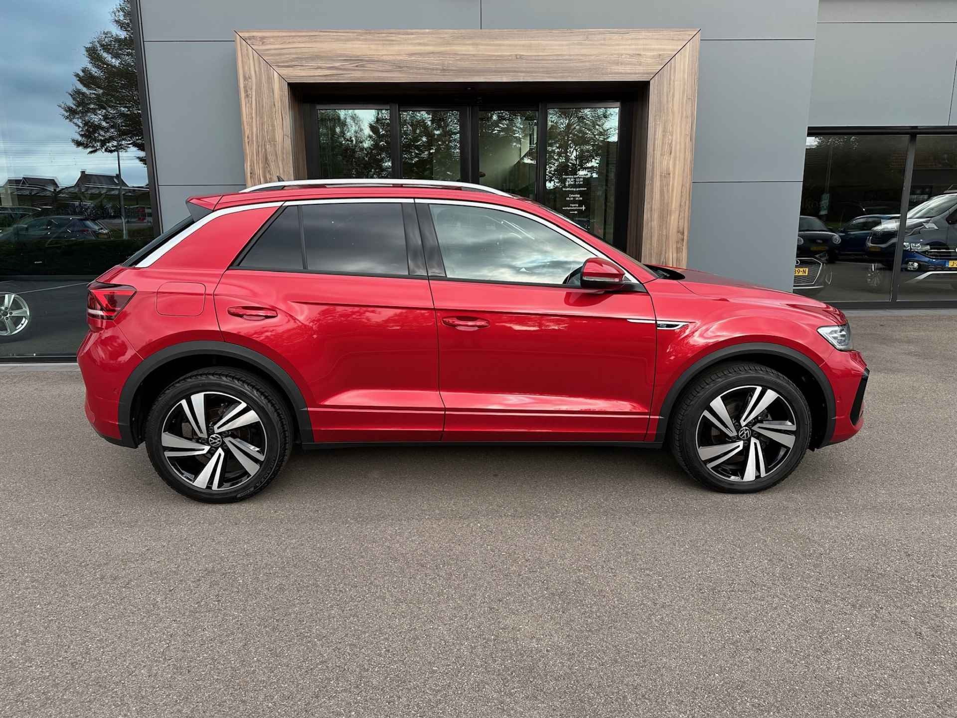 Volkswagen T-Roc 1.5 TSI 150pk DSG R-Line | Camera | Keyless | Elek. Achterklep - 2/35