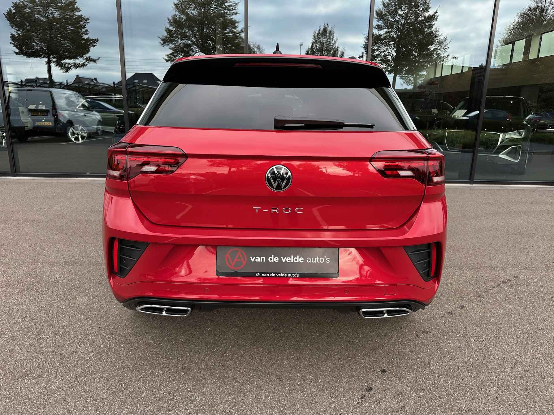 Volkswagen T-Roc 1.5 TSI 150pk DSG R-Line | Camera | Keyless | Elek. Achterklep - 34/35