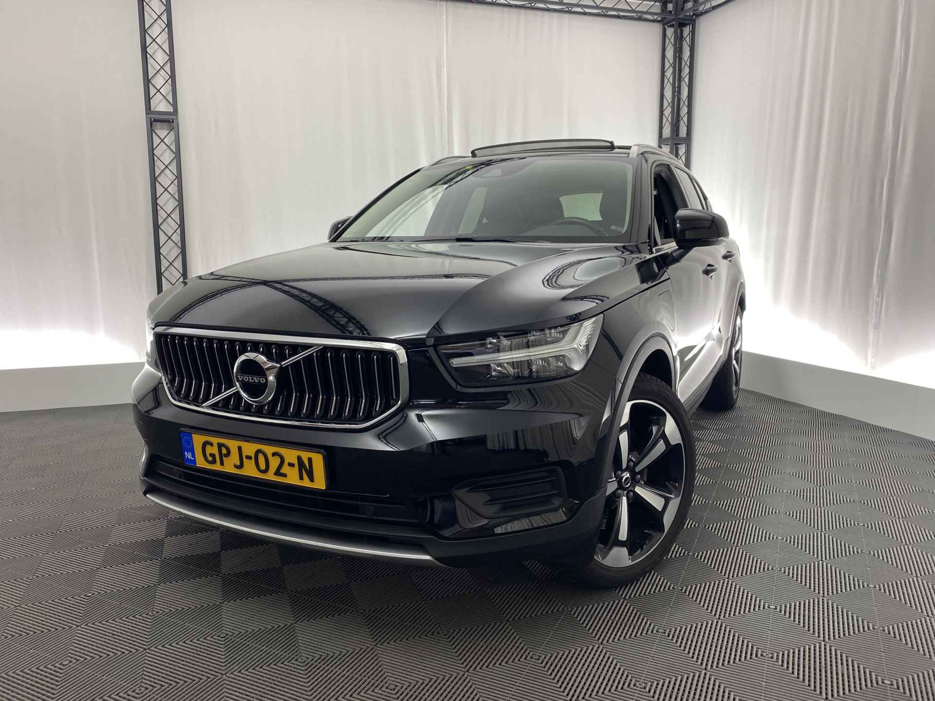 Volvo XC40 1.5 T5 Recharge Inscription | Pano-Dak | 262 PK  | Leder | Apple Carplay | ACC | - 2/35