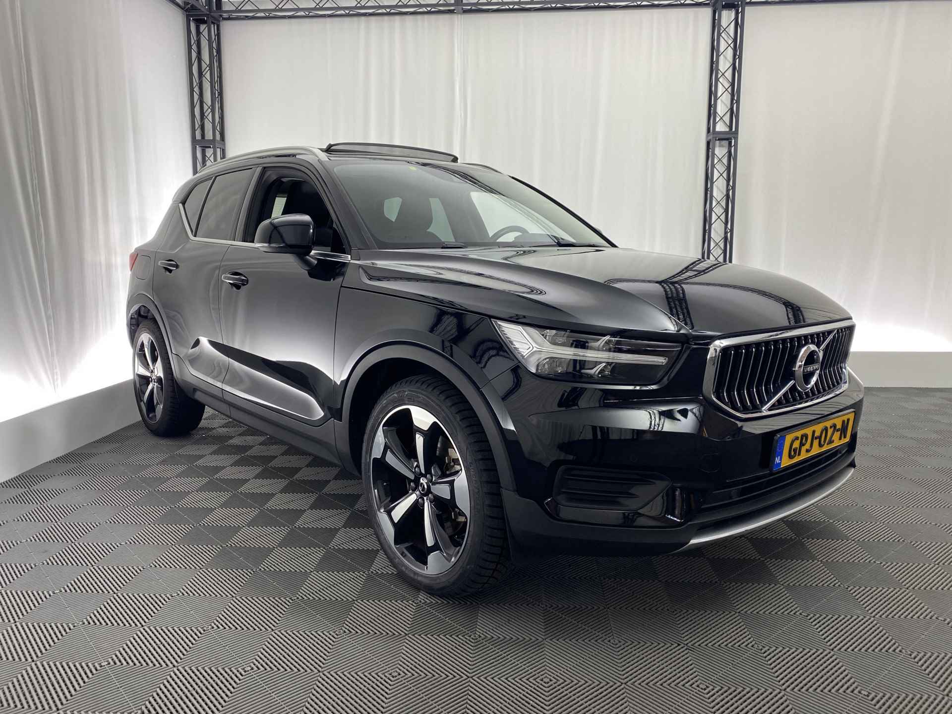 Volvo XC40 1.5 T5 Recharge Inscription | Pano-Dak | 262 PK  | Leder | Apple Carplay | ACC | - 4/35